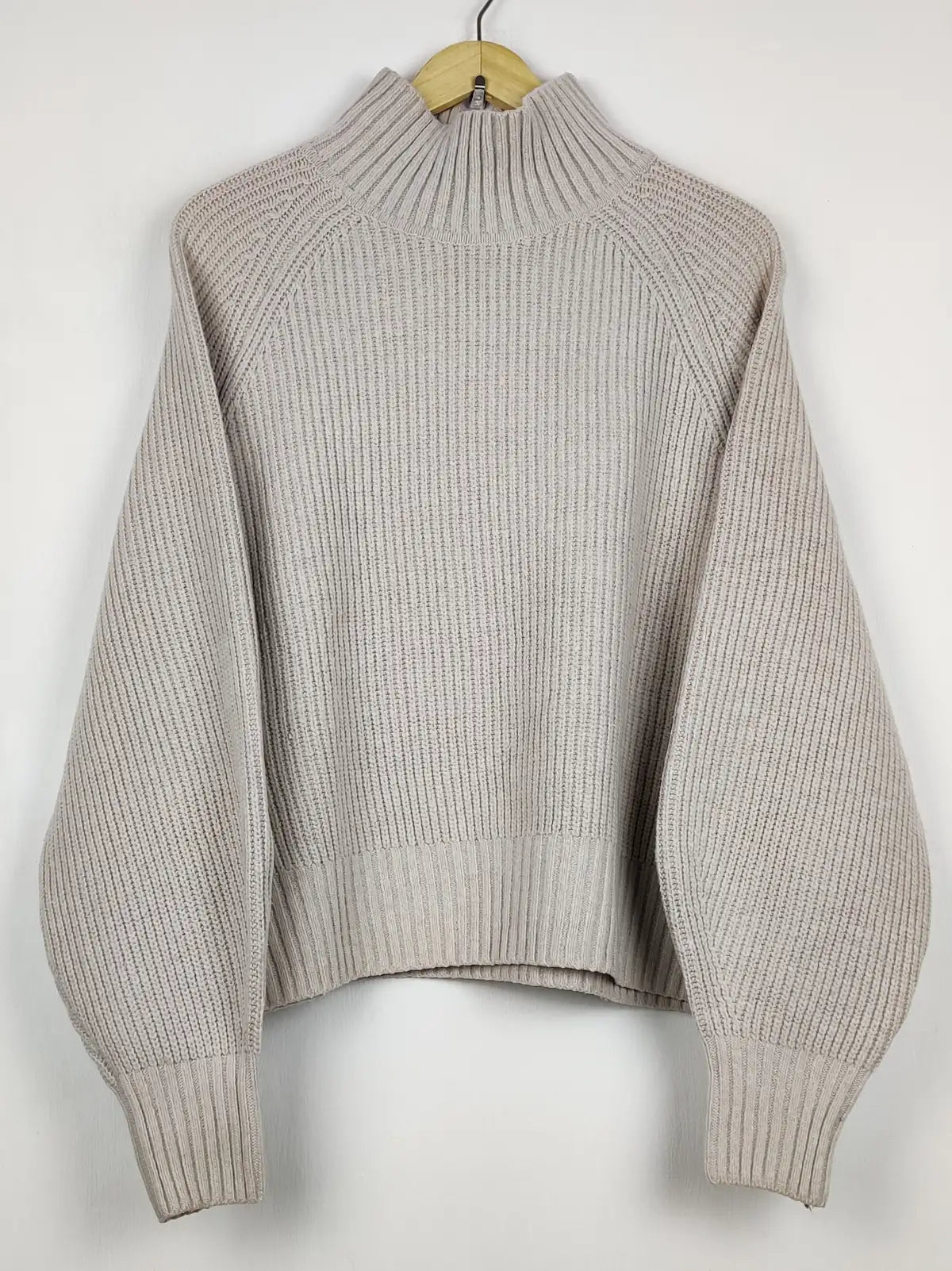 Buy online pre-used pre-loved 100% authentic & Original branded H&M (WT-11692) available in Pakistan. Top international brands avilable.