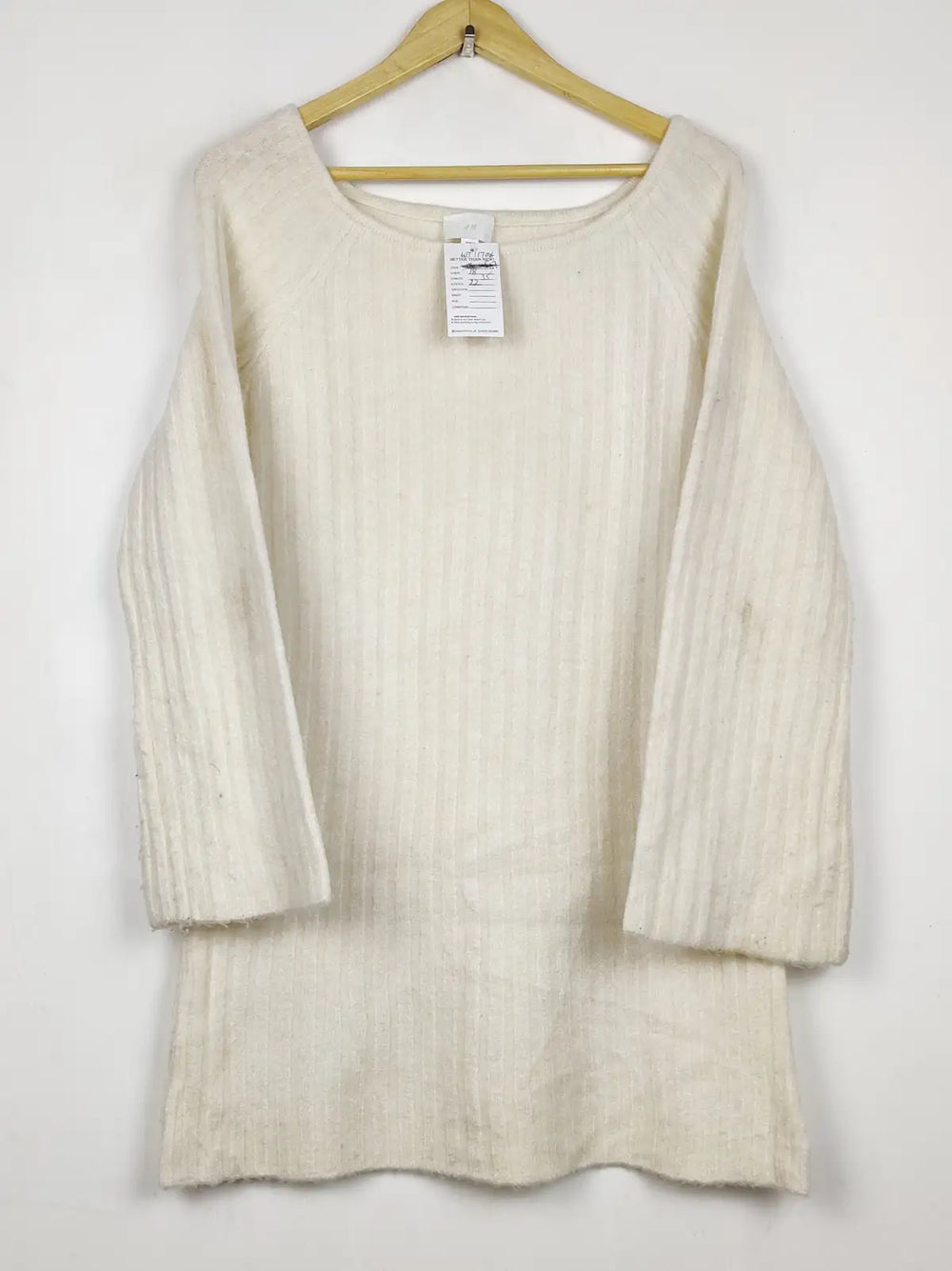 Buy online pre-used pre-loved 100% authentic & Original branded H&M (WT-11706) available in Pakistan. Top international brands avilable.