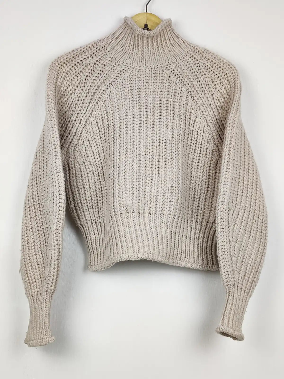Buy online pre-used pre-loved 100% authentic & Original branded H&M (WT-11713) available in Pakistan. Top international brands avilable.