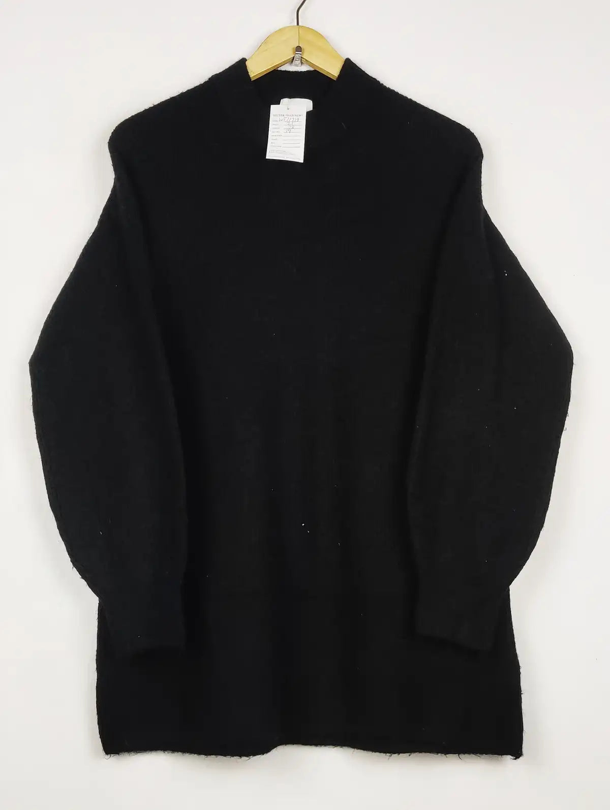 Buy online pre-used pre-loved 100% authentic & Original branded H&M (WT-11719) available in Pakistan. Top international brands avilable.