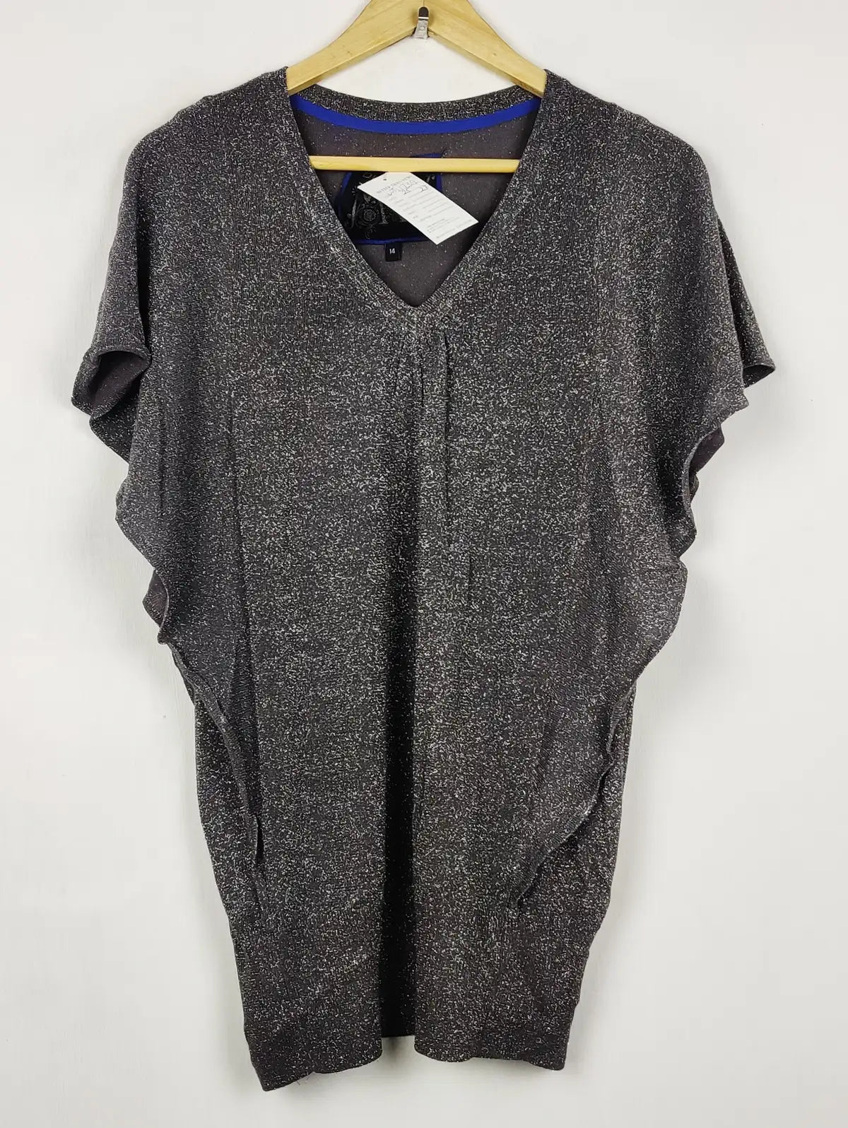 Buy online pre-used pre-loved 100% authentic & Original branded Designers (WT-11739) available in Pakistan. Top international brands avilable.