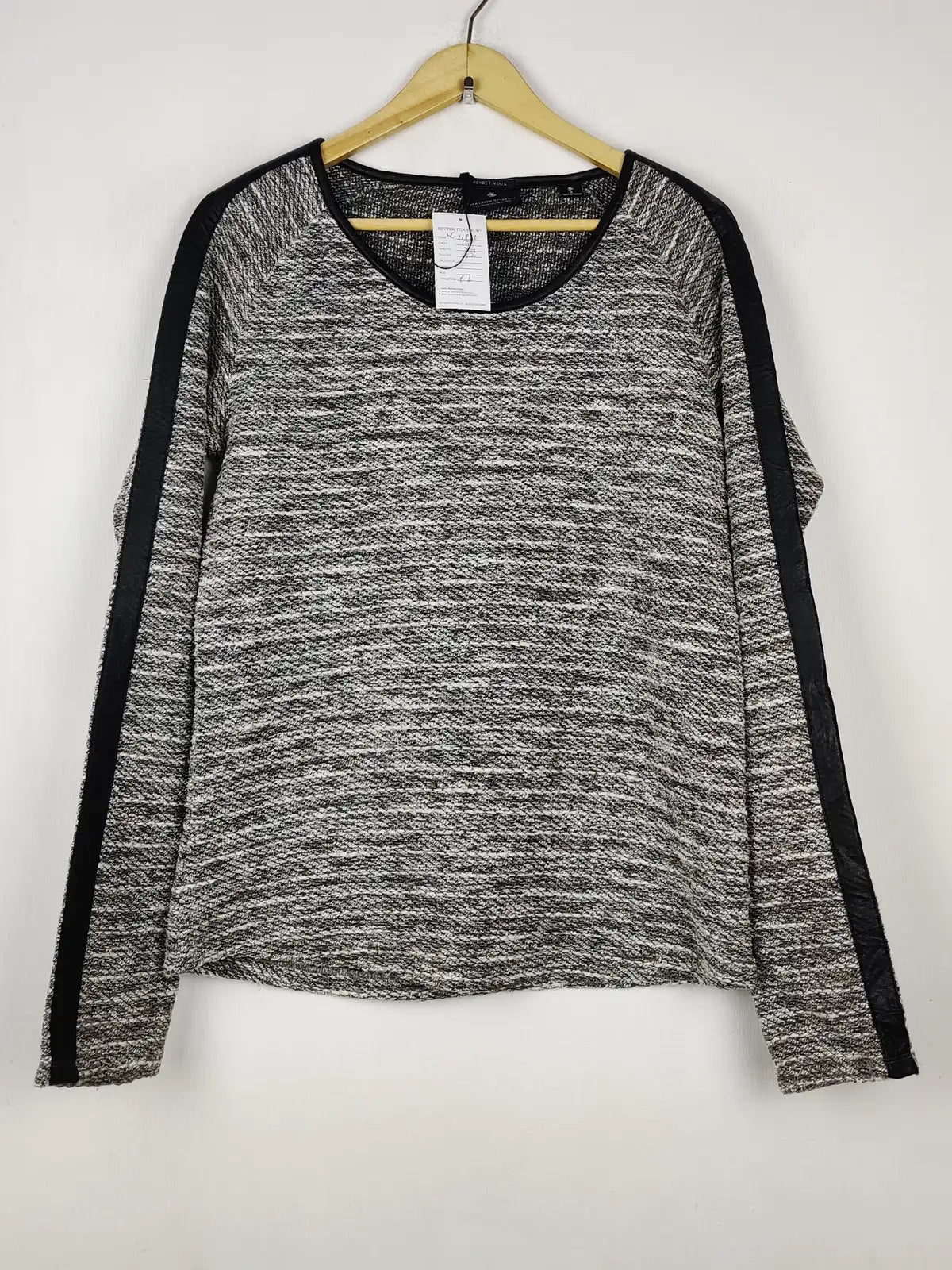 Buy online pre-used pre-loved 100% authentic & Original branded H&M (WT-11862) available in Pakistan. Top international brands avilable.
