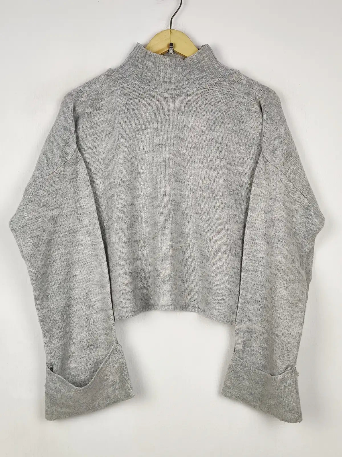 Buy online pre-used pre-loved 100% authentic & Original branded Gina Tricot (WT-11868) available in Pakistan. Top international brands avilable.
