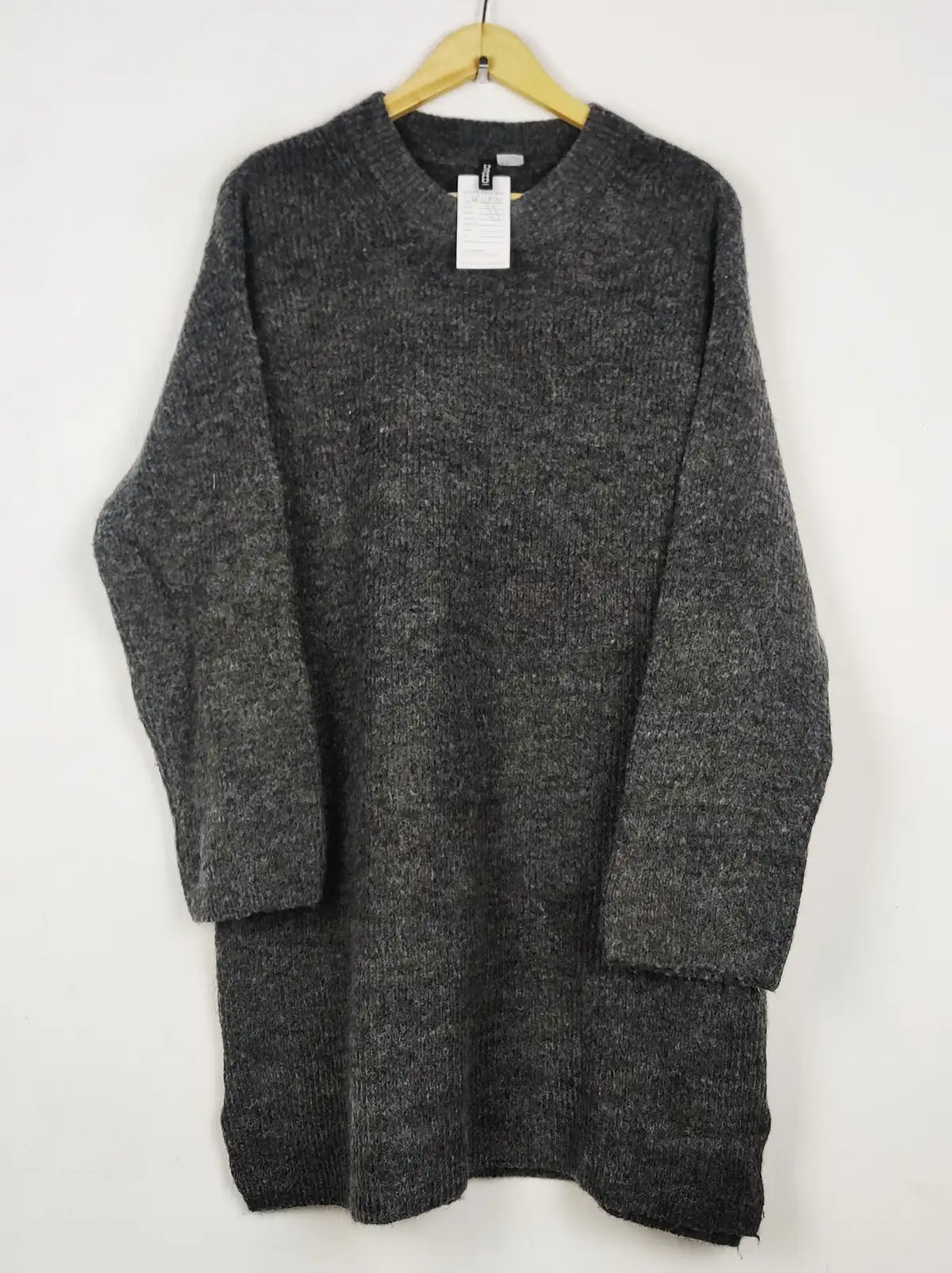 Buy online pre-used pre-loved 100% authentic & Original branded H&M (WT-11896) available in Pakistan. Top international brands avilable.