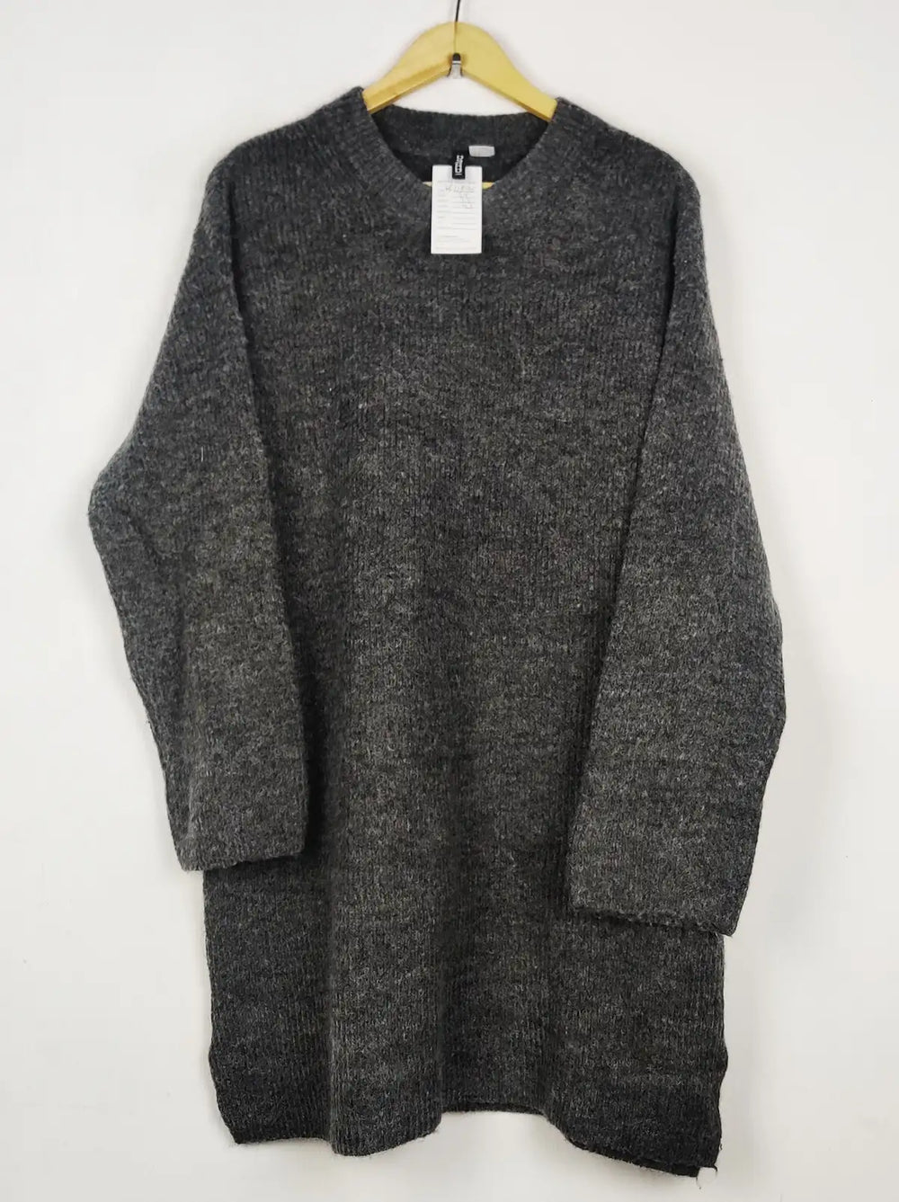 Buy online pre-used pre-loved 100% authentic & Original branded H&M (WT-11896) available in Pakistan. Top international brands avilable.