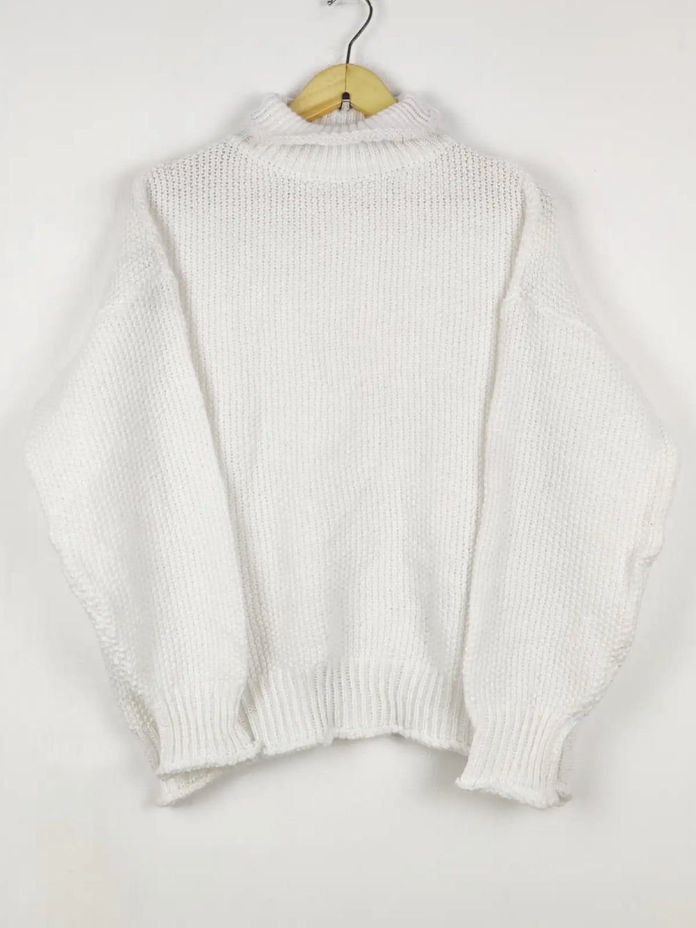 Buy online pre-used pre-loved 100% authentic & Original branded Unknown Brand (WT-11935) available in Pakistan. Top international brands avilable.