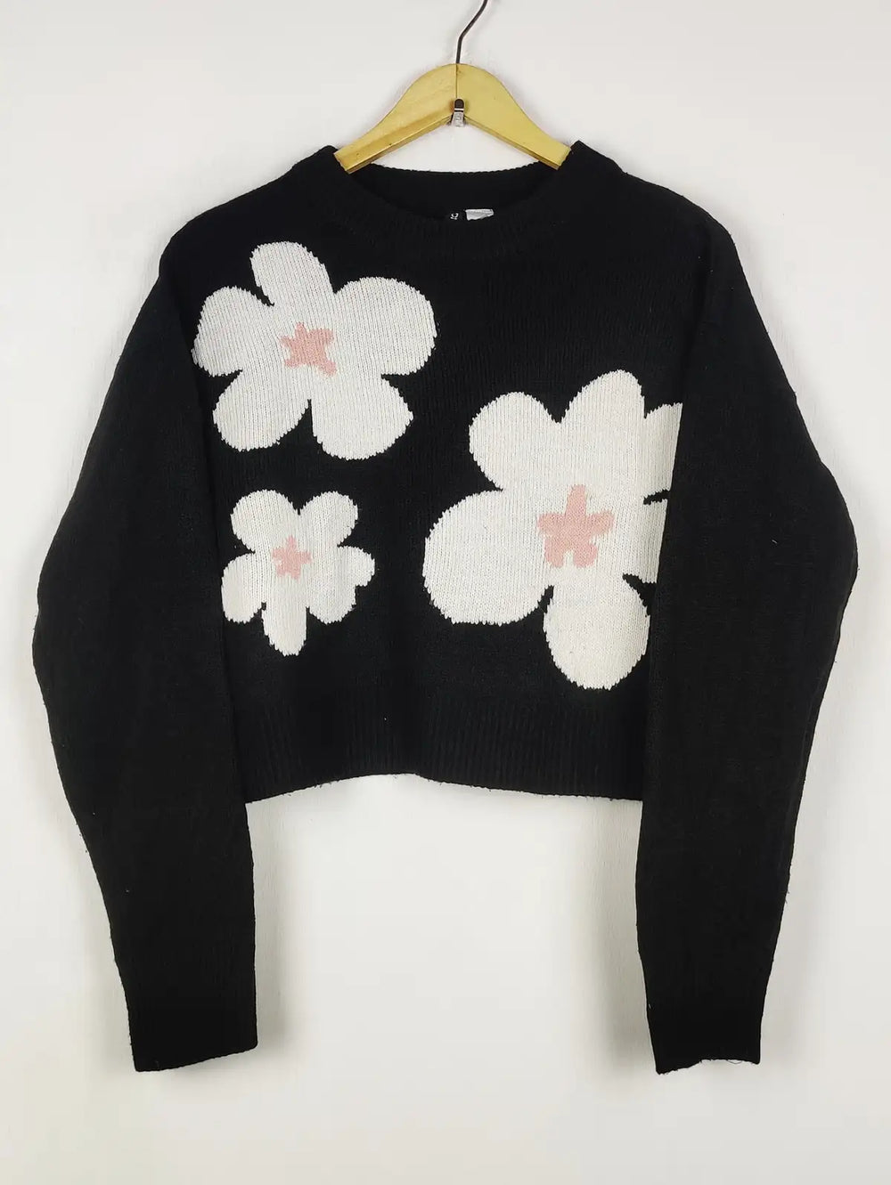 Buy online pre-used pre-loved 100% authentic & Original branded H&M (WT-11959) available in Pakistan. Top international brands avilable.