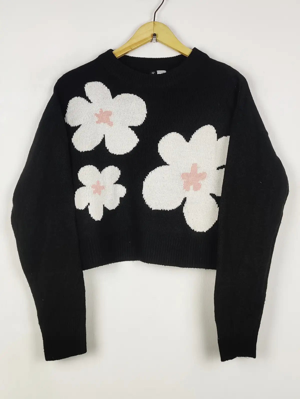 Buy online pre-used pre-loved 100% authentic & Original branded H&M (WT-11959) available in Pakistan. Top international brands avilable.