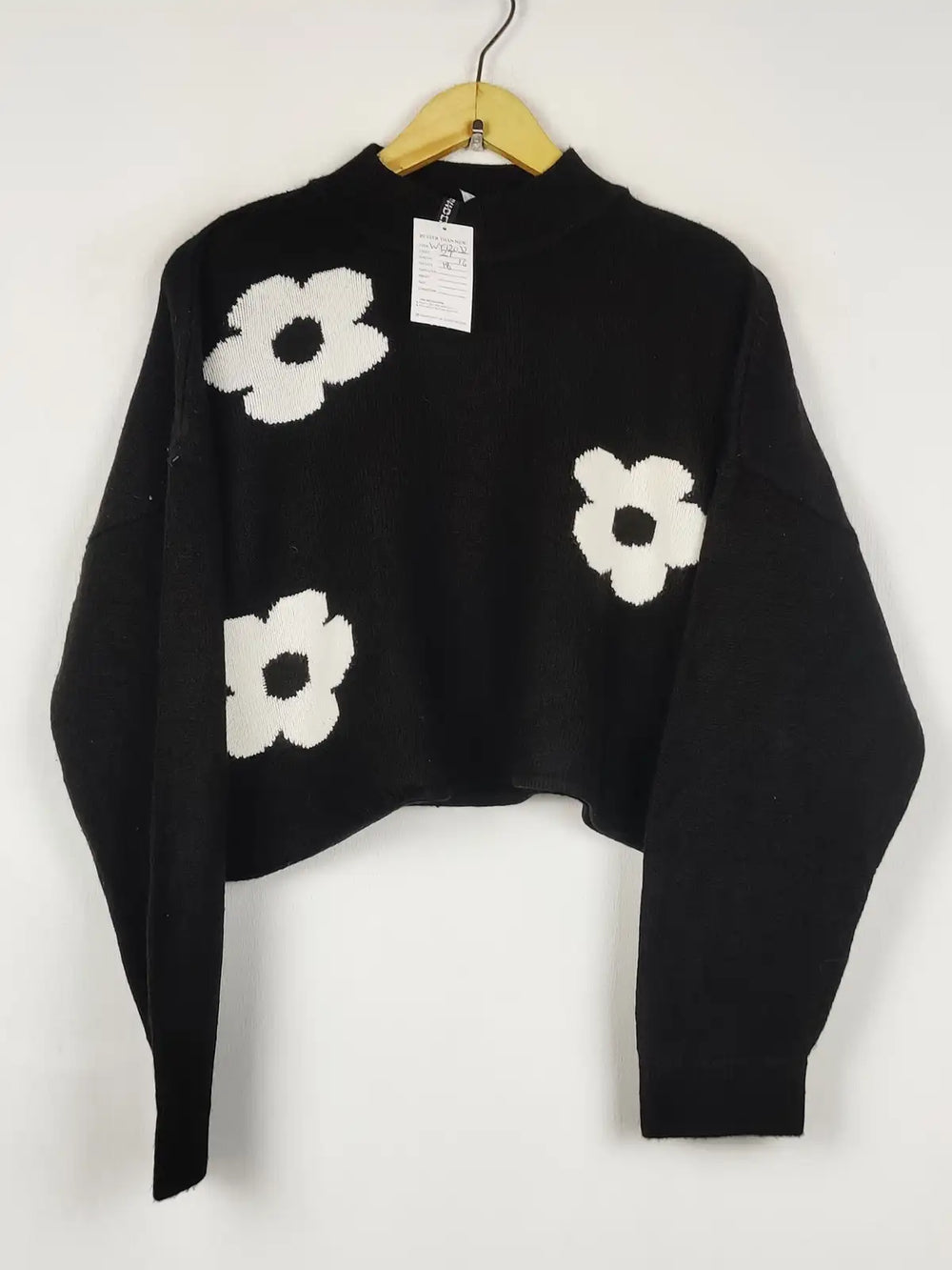 Buy online pre-used pre-loved 100% authentic & Original branded H&M (WT-12032) available in Pakistan. Top international brands avilable.