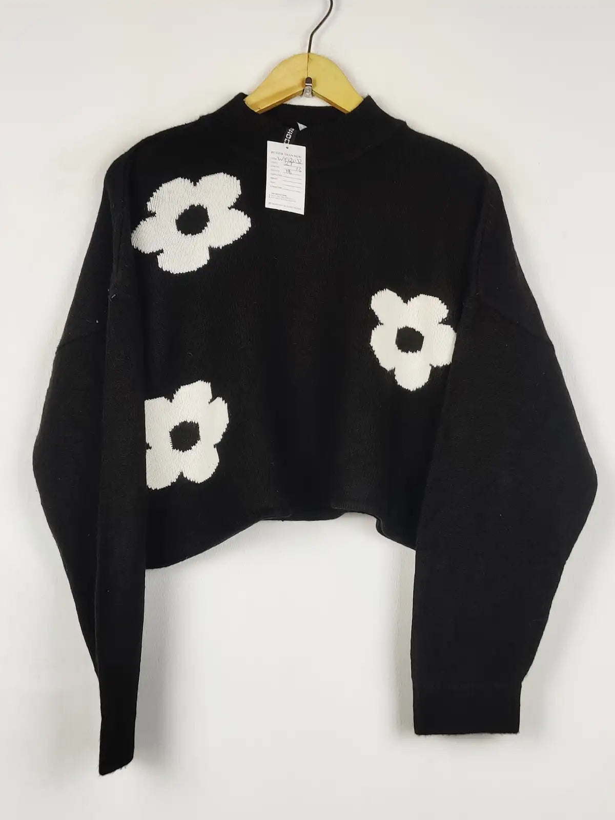Buy online pre-used pre-loved 100% authentic & Original branded H&M (WT-12032) available in Pakistan. Top international brands avilable.