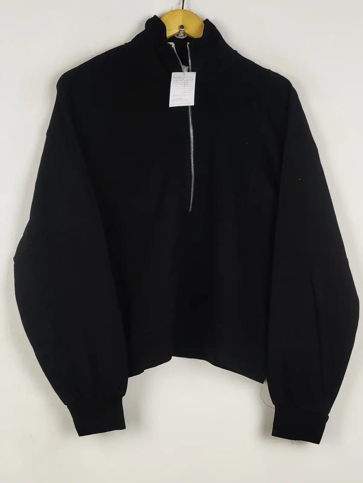 Buy online pre-used pre-loved 100% authentic & Original branded Unknown Brand (WT-12137) available in Pakistan. Top international brands avilable.