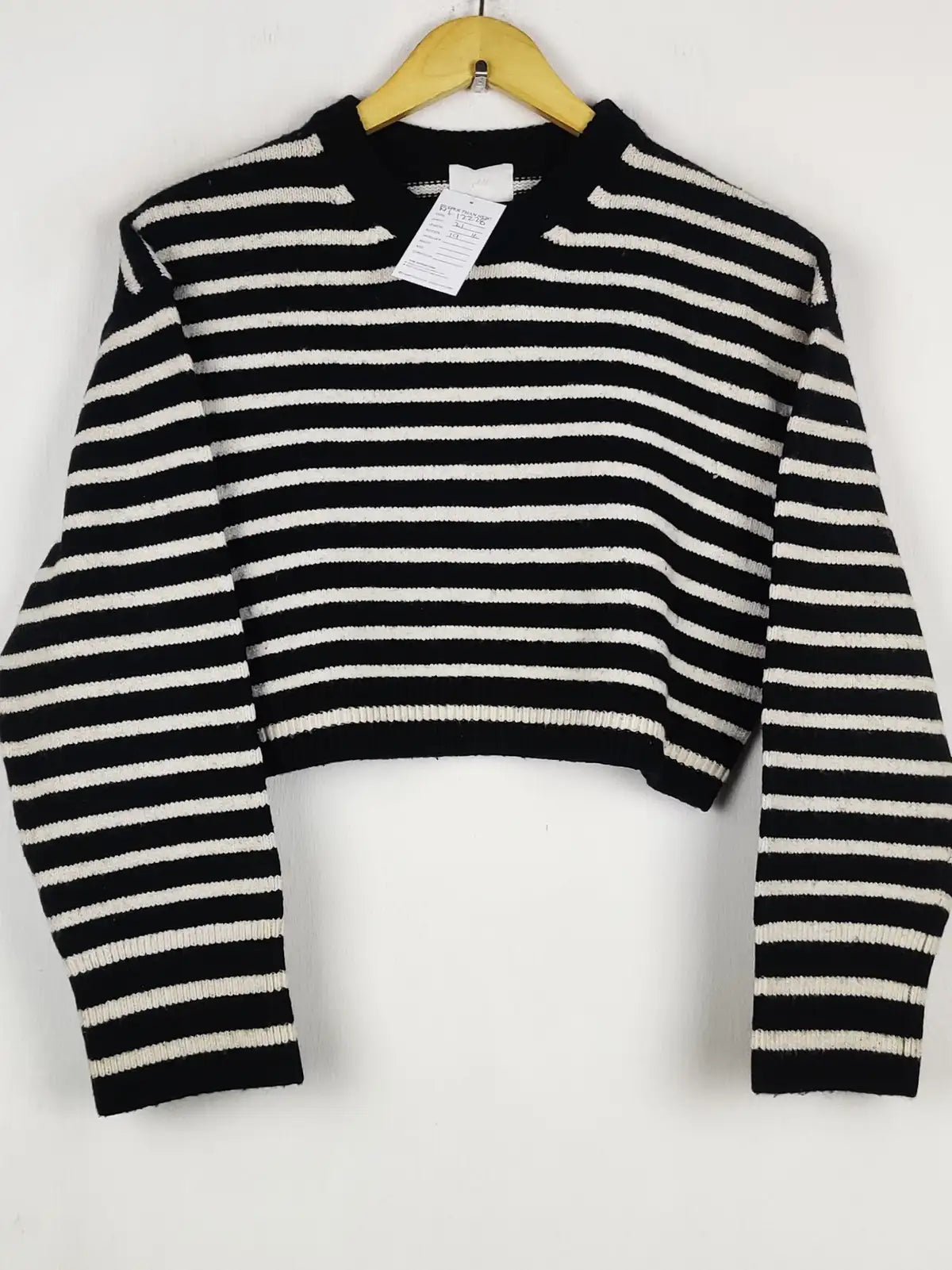 Buy online pre-used pre-loved 100% authentic & Original branded H&M (WT-12228) available in Pakistan. Top international brands avilable.