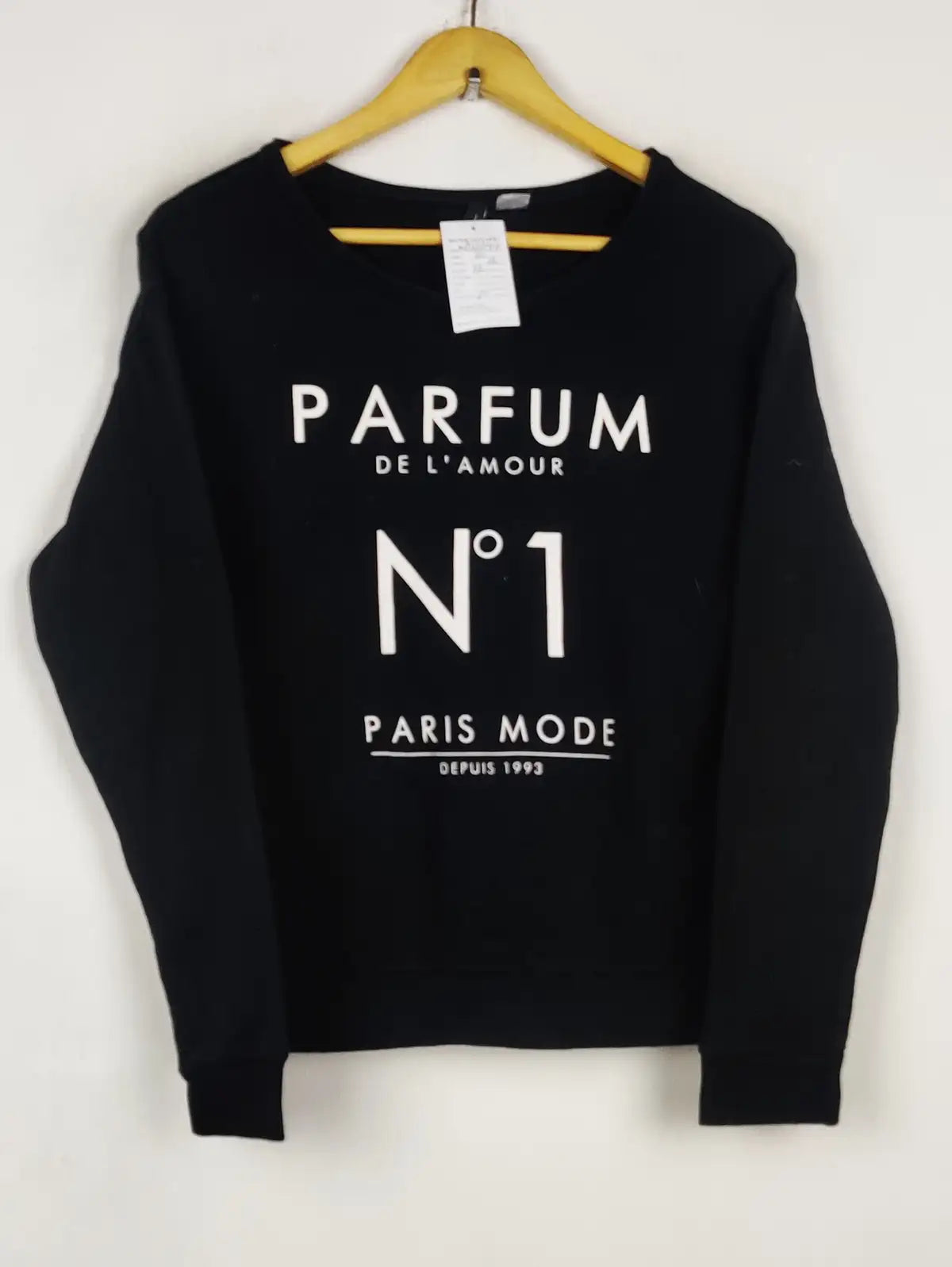 Buy online pre-used pre-loved 100% authentic & Original branded H&M (WT-12244) available in Pakistan. Top international brands avilable.