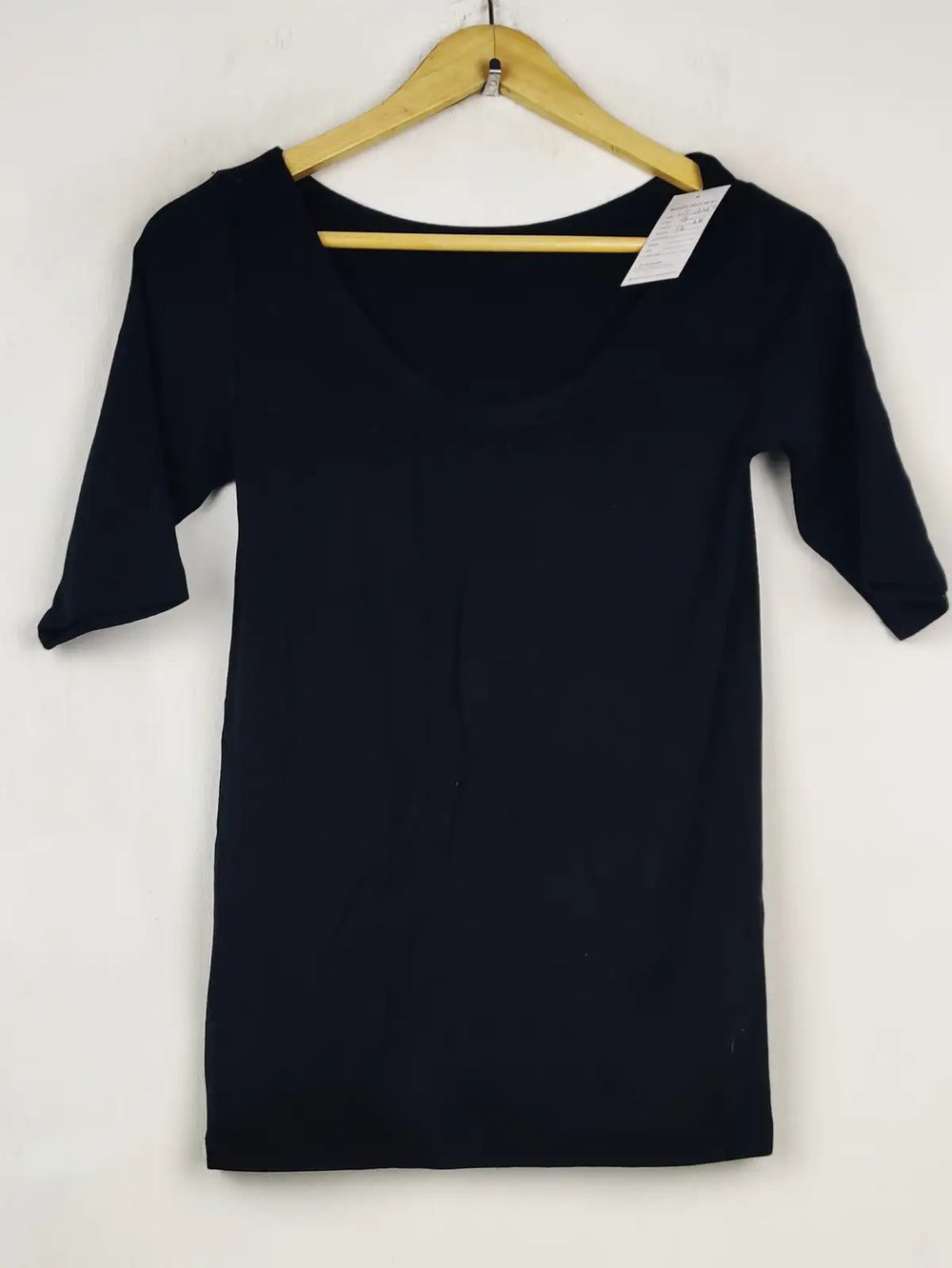 Buy online pre-used pre-loved 100% authentic & Original branded Unknown Brand (WT-12257) available in Pakistan. Top international brands avilable.