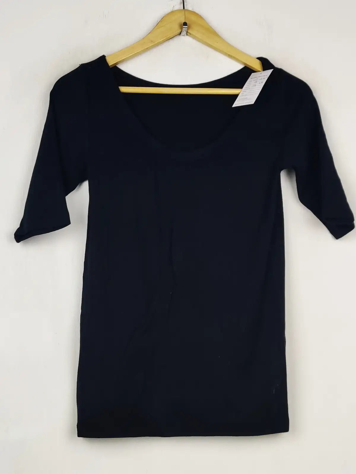 Buy online pre-used pre-loved 100% authentic & Original branded Unknown Brand (WT-12257) available in Pakistan. Top international brands avilable.