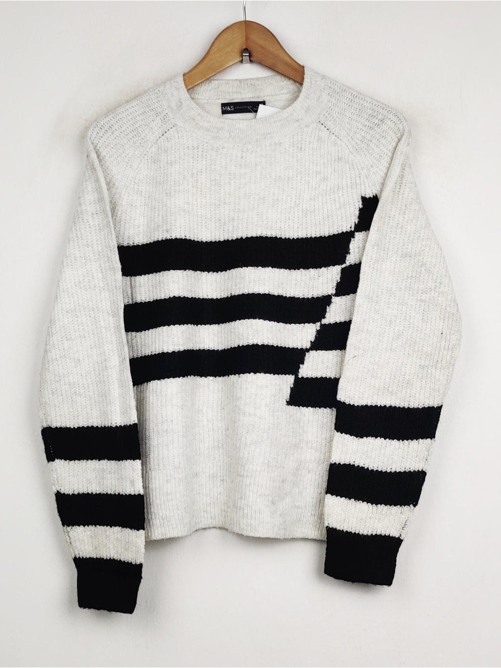 Buy online pre-used pre-loved 100% authentic & Original branded Marks & Spencer (WT-3532) available in Pakistan. Top international brands avilable.