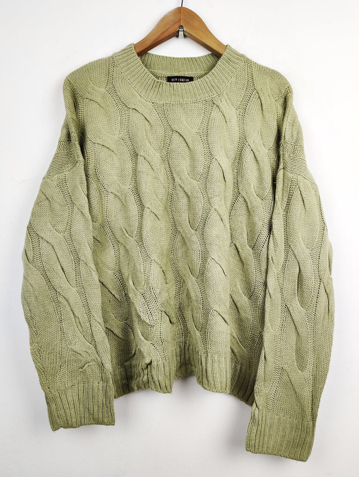 Buy online pre-used pre-loved 100% authentic & Original branded Qed London (WT-4028) available in Pakistan. Top international brands avilable.