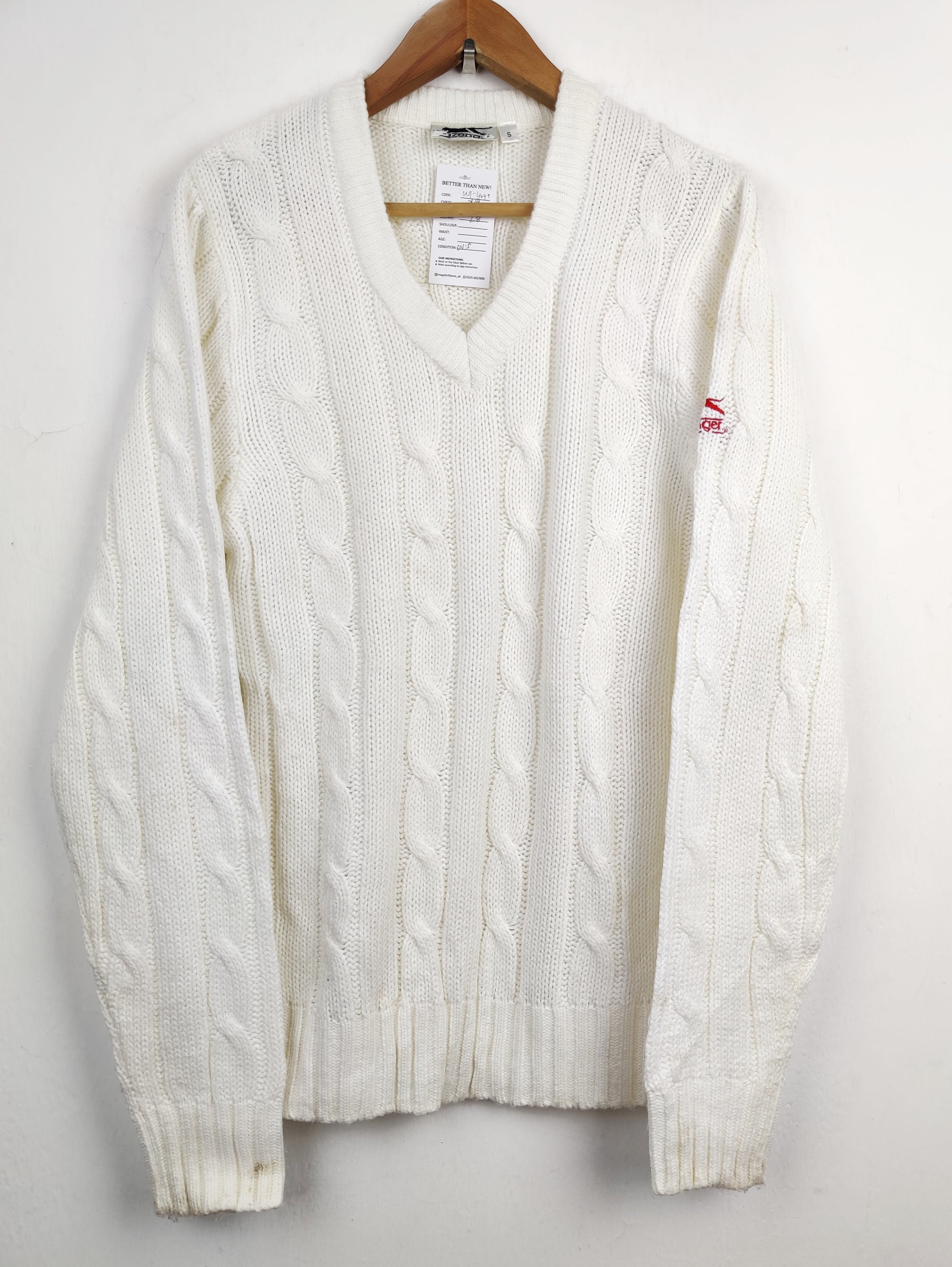 Buy online pre-used pre-loved 100% authentic & Original branded Slazenger (WT-4049) available in Pakistan. Top international brands avilable.