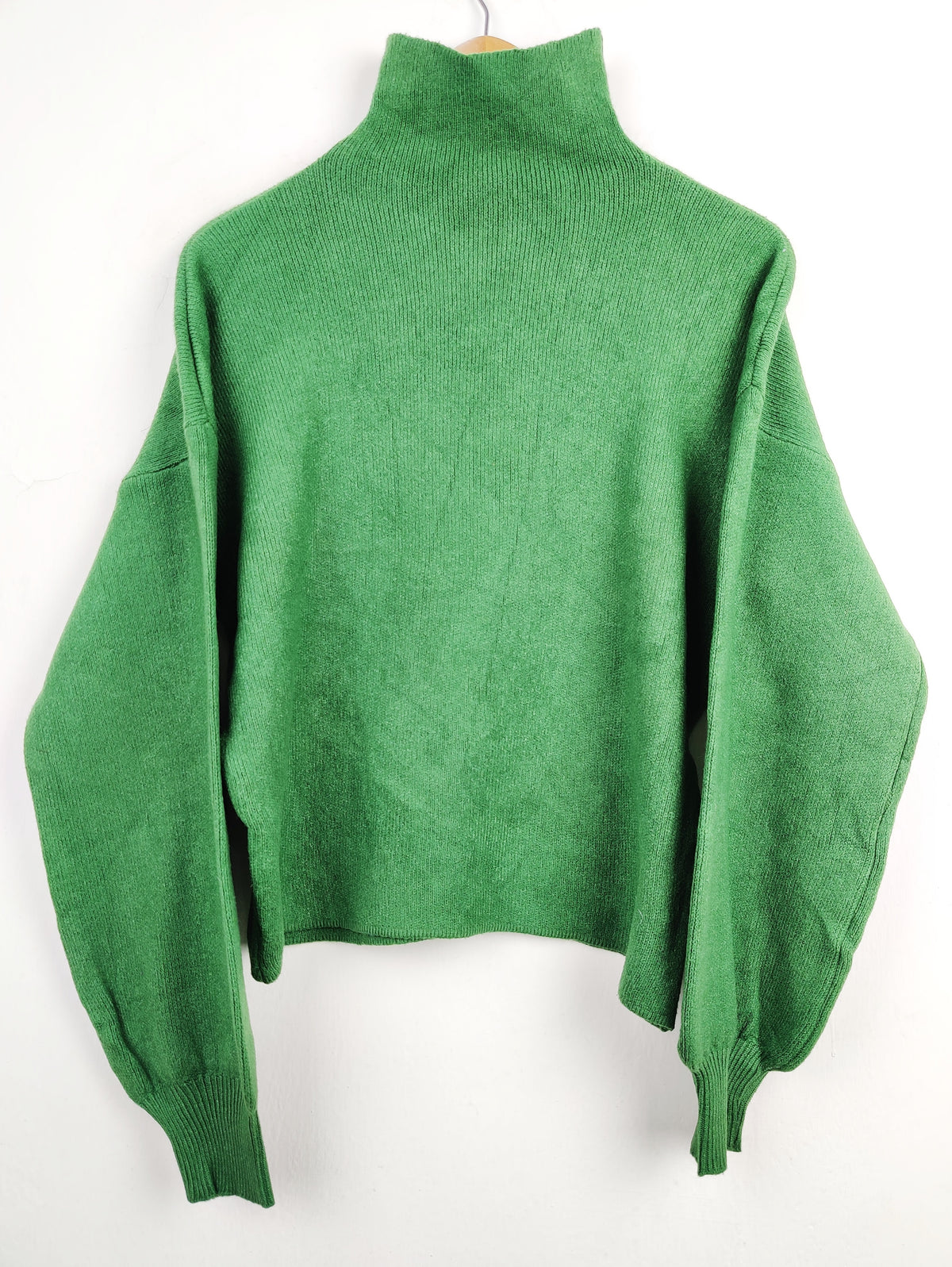 Buy online pre-used pre-loved 100% authentic & Original branded Unknown Brand (WT-4062) available in Pakistan. Top international brands avilable.