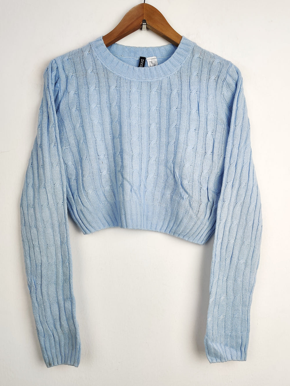 Buy online pre-used pre-loved 100% authentic & Original branded H&M (WT-4120) available in Pakistan. Top international brands avilable.