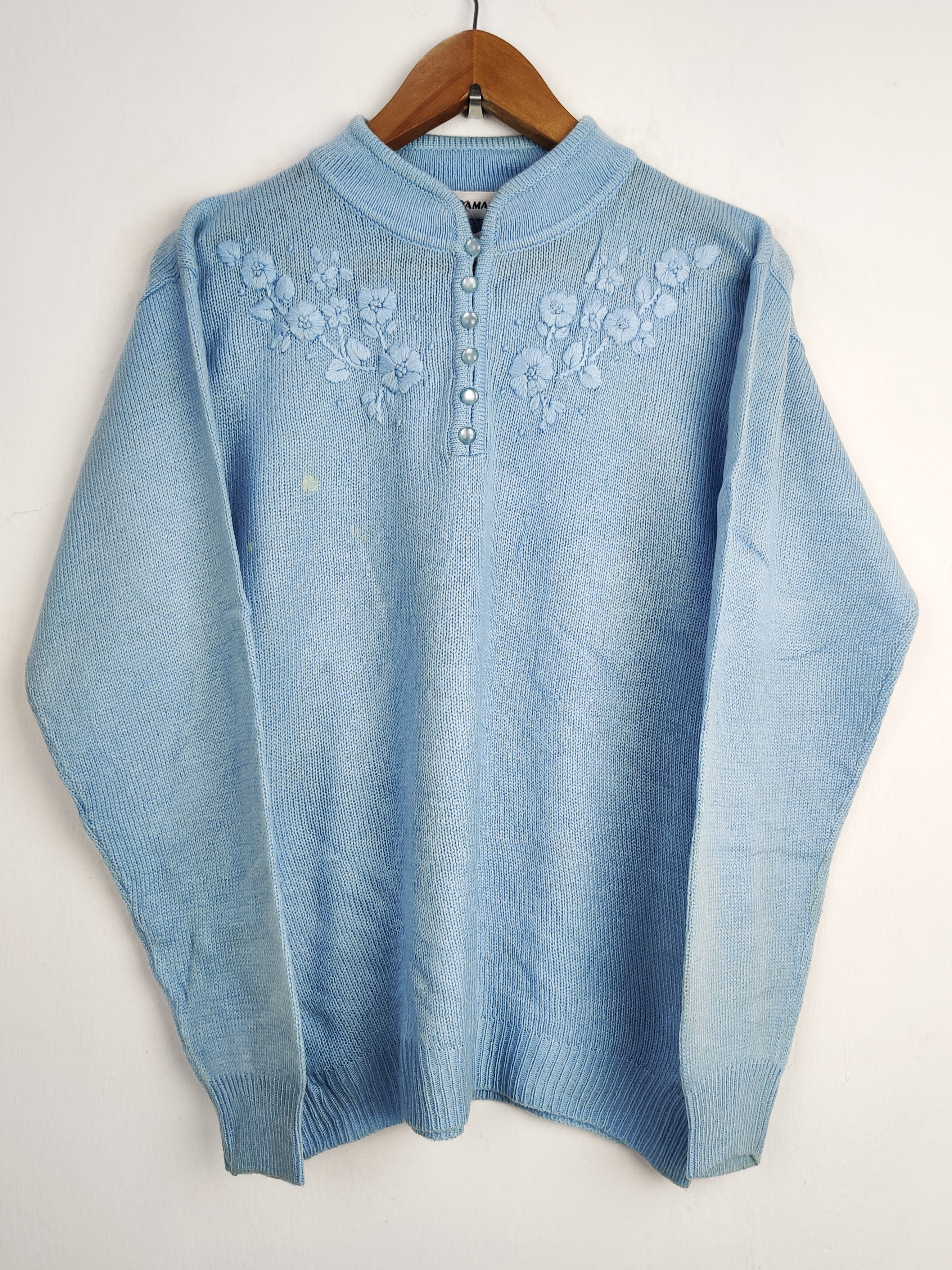 Buy online pre-used pre-loved 100% authentic & Original branded Damart (WT-4123) available in Pakistan. Top international brands avilable.