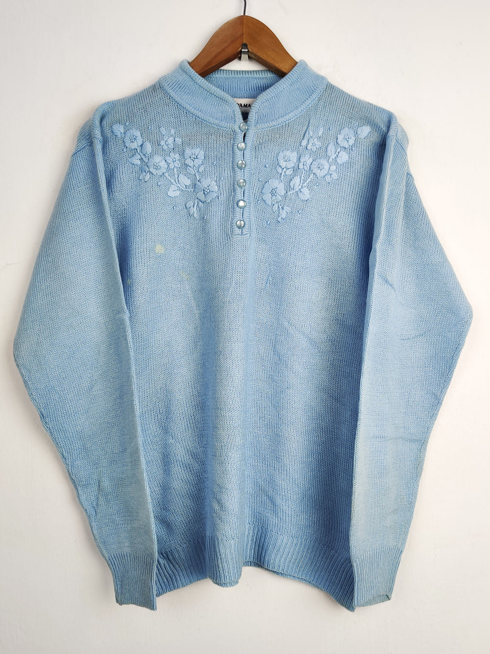Buy online pre-used pre-loved 100% authentic & Original branded Damart (WT-4123) available in Pakistan. Top international brands avilable.