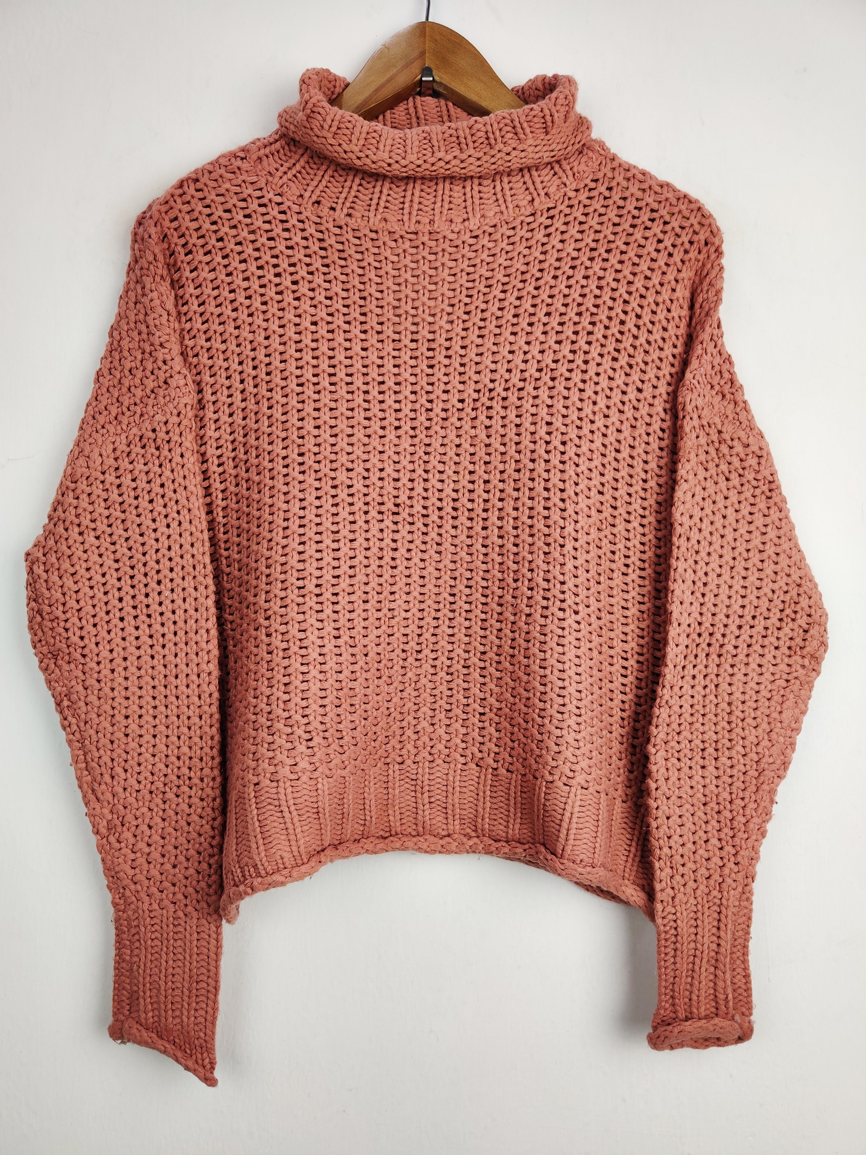 Buy online pre-used pre-loved 100% authentic & Original branded Sinsay (WT-4156) available in Pakistan. Top international brands avilable.