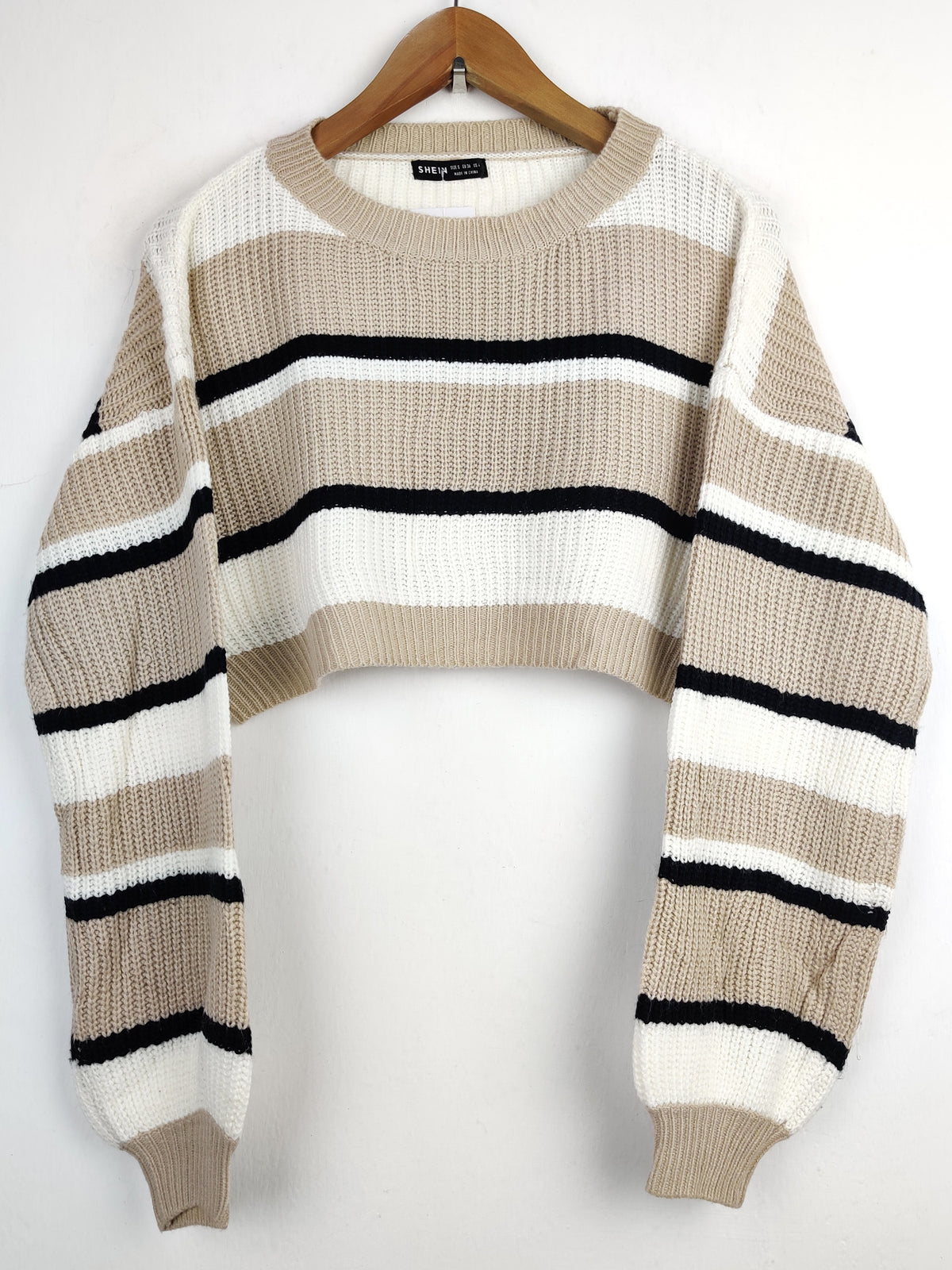 Buy online pre-used pre-loved 100% authentic & Original branded Shein (WT-4275) available in Pakistan. Top international brands avilable.