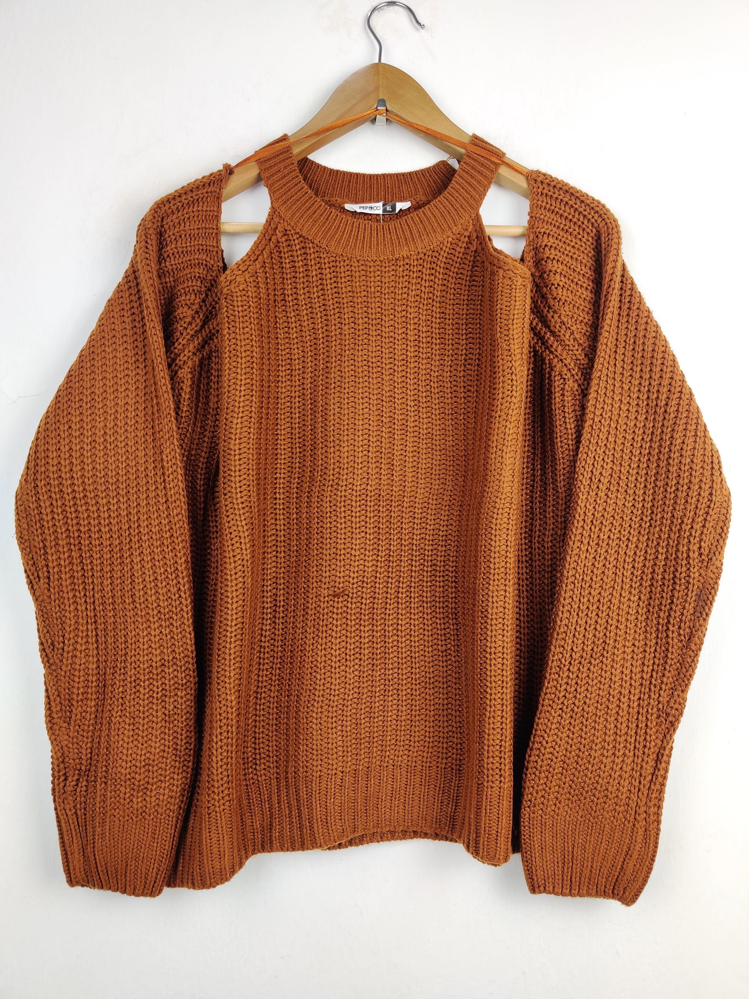 Buy online pre-used pre-loved 100% authentic & Original branded Pep & Co (WT-4288) available in Pakistan. Top international brands avilable.