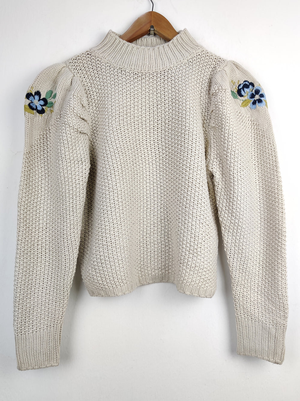 Buy online pre-used pre-loved 100% authentic & Original branded Only (WT-4297) available in Pakistan. Top international brands avilable.