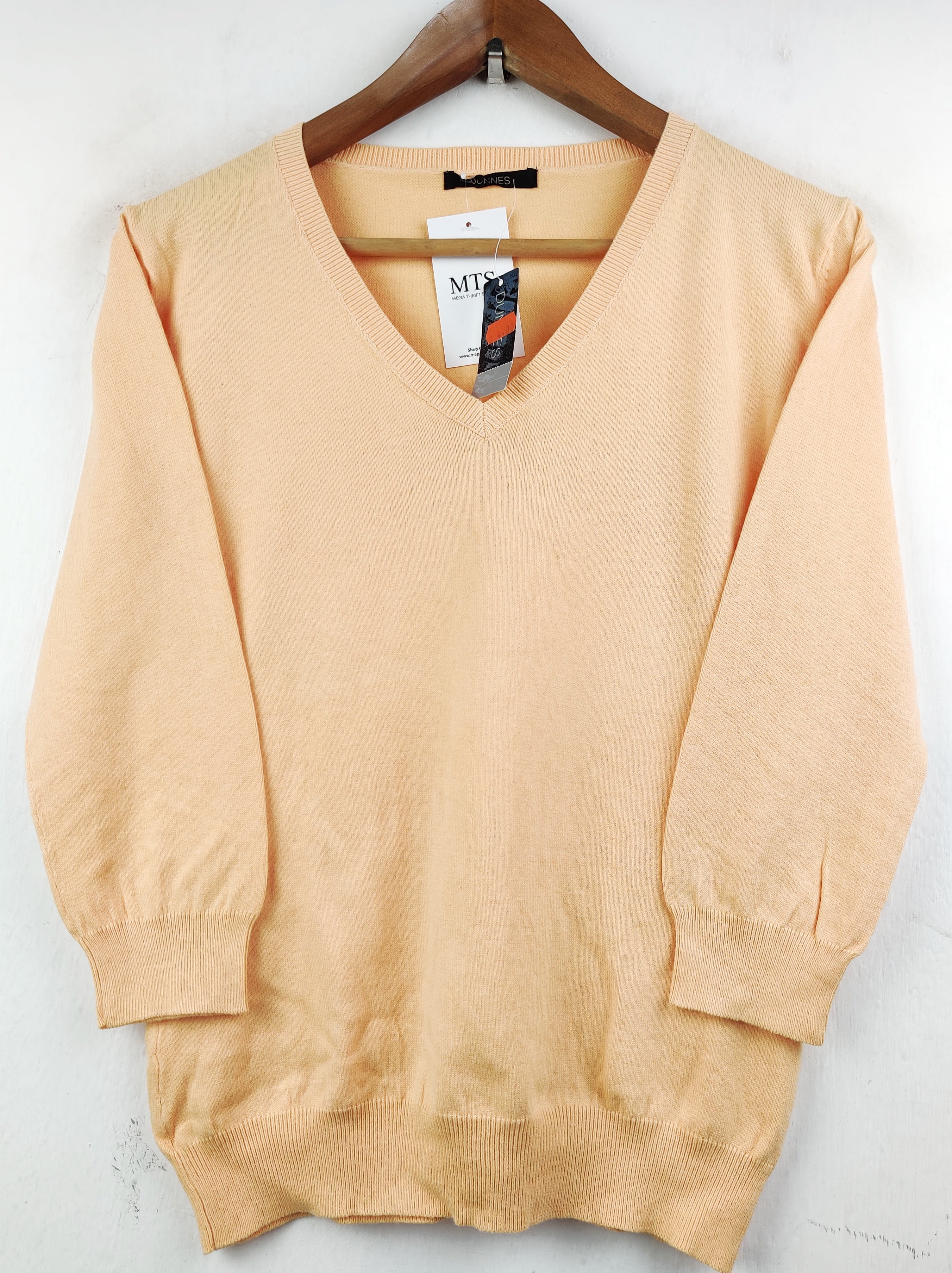 Buy online pre-used pre-loved 100% authentic & Original branded Dunnes (WT-4387) available in Pakistan. Top international brands avilable.