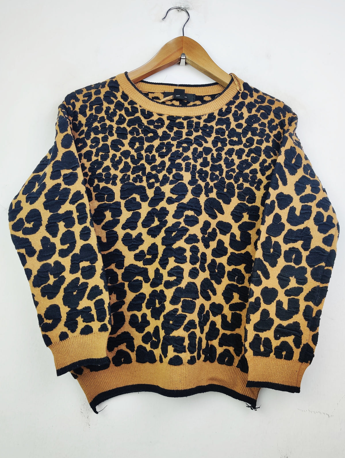 Buy online pre-used pre-loved 100% authentic & Original branded Atmosphere (WT-4454) available in Pakistan. Top international brands avilable.