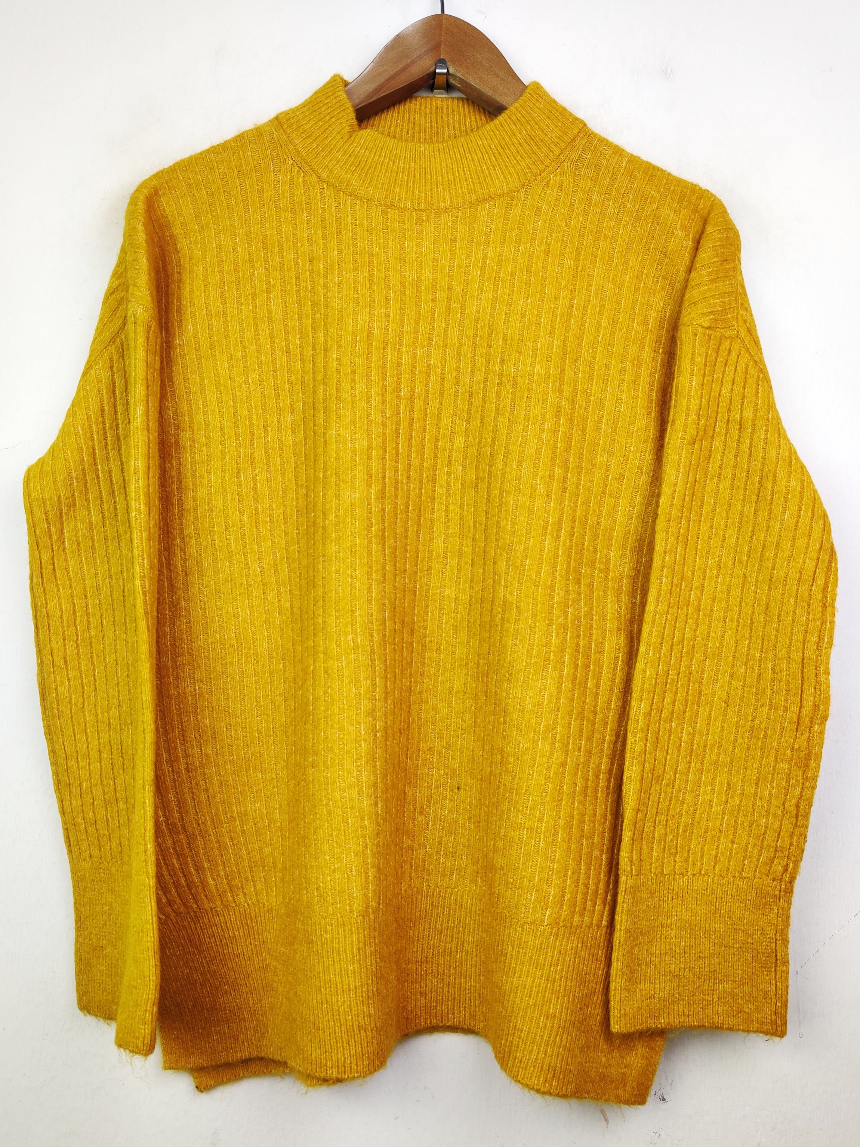 Buy online pre-used pre-loved 100% authentic & Original branded H&M (WT-4459) available in Pakistan. Top international brands avilable.