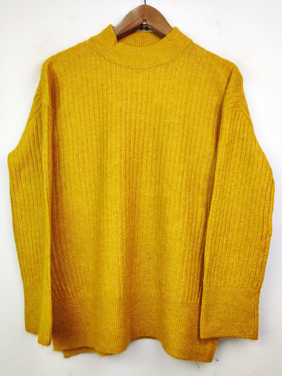 Buy online pre-used pre-loved 100% authentic & Original branded H&M (WT-4459) available in Pakistan. Top international brands avilable.