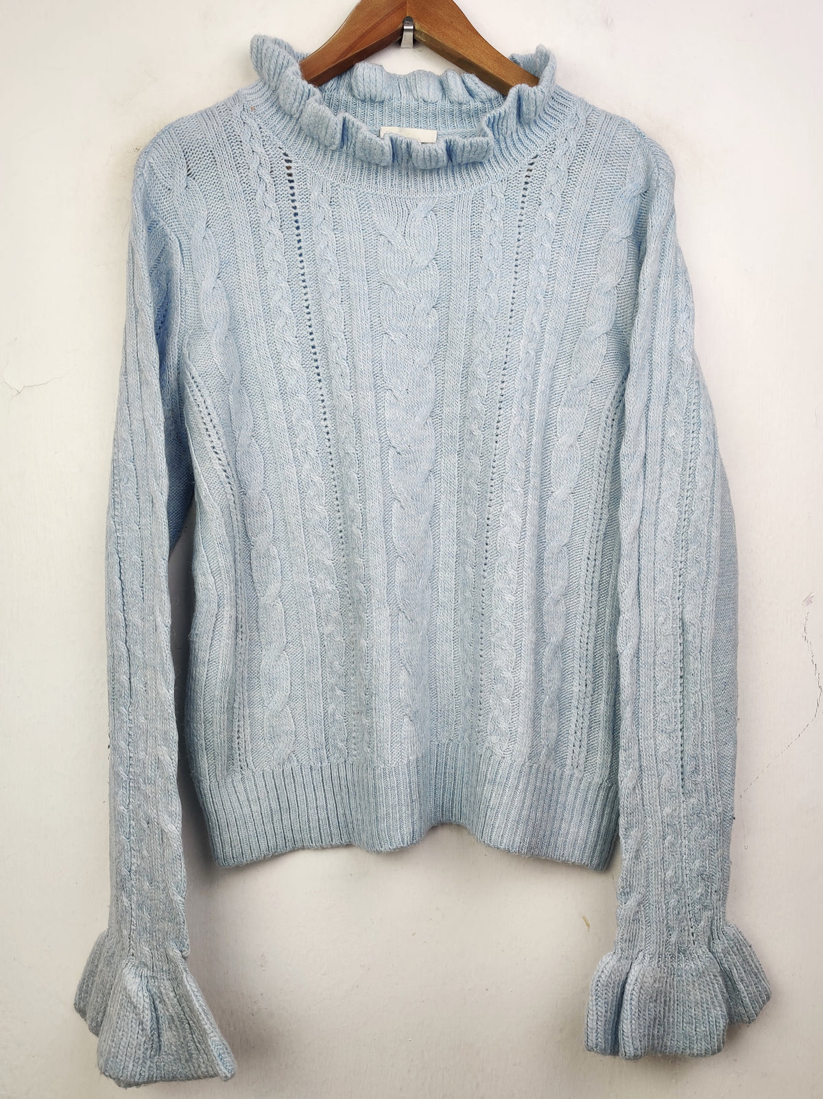 Buy online pre-used pre-loved 100% authentic & Original branded H&M (WT-4474) available in Pakistan. Top international brands avilable.
