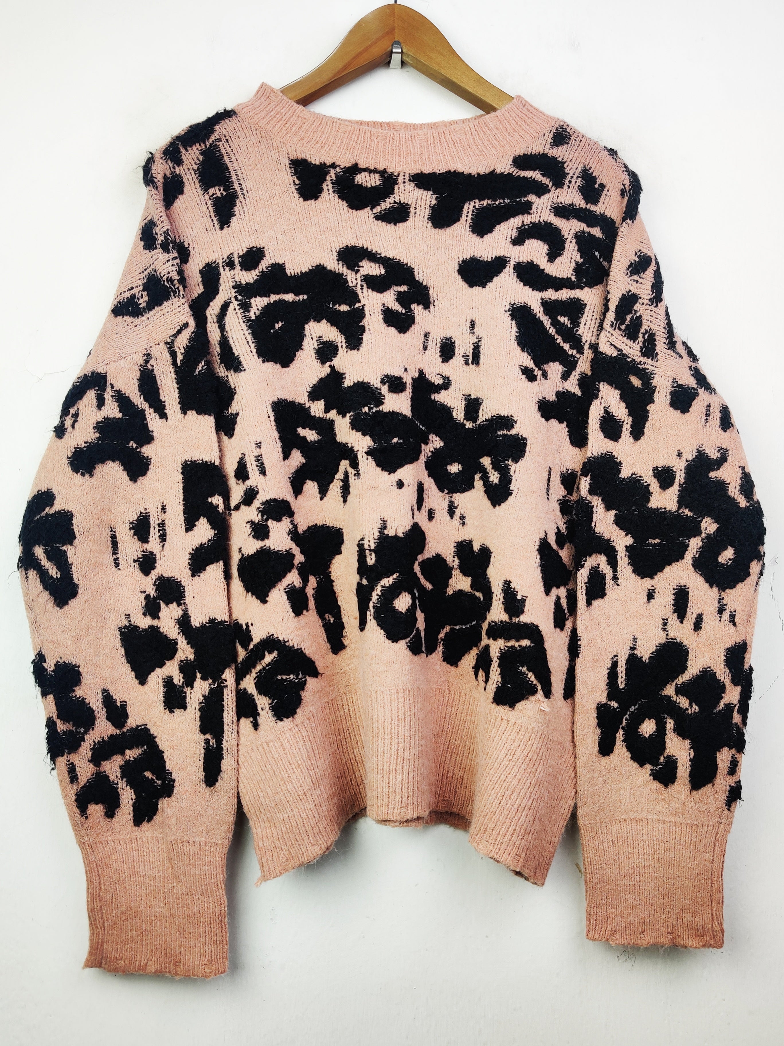 Buy online pre-used pre-loved 100% authentic & Original branded Vila (WT-4508) available in Pakistan. Top international brands avilable.