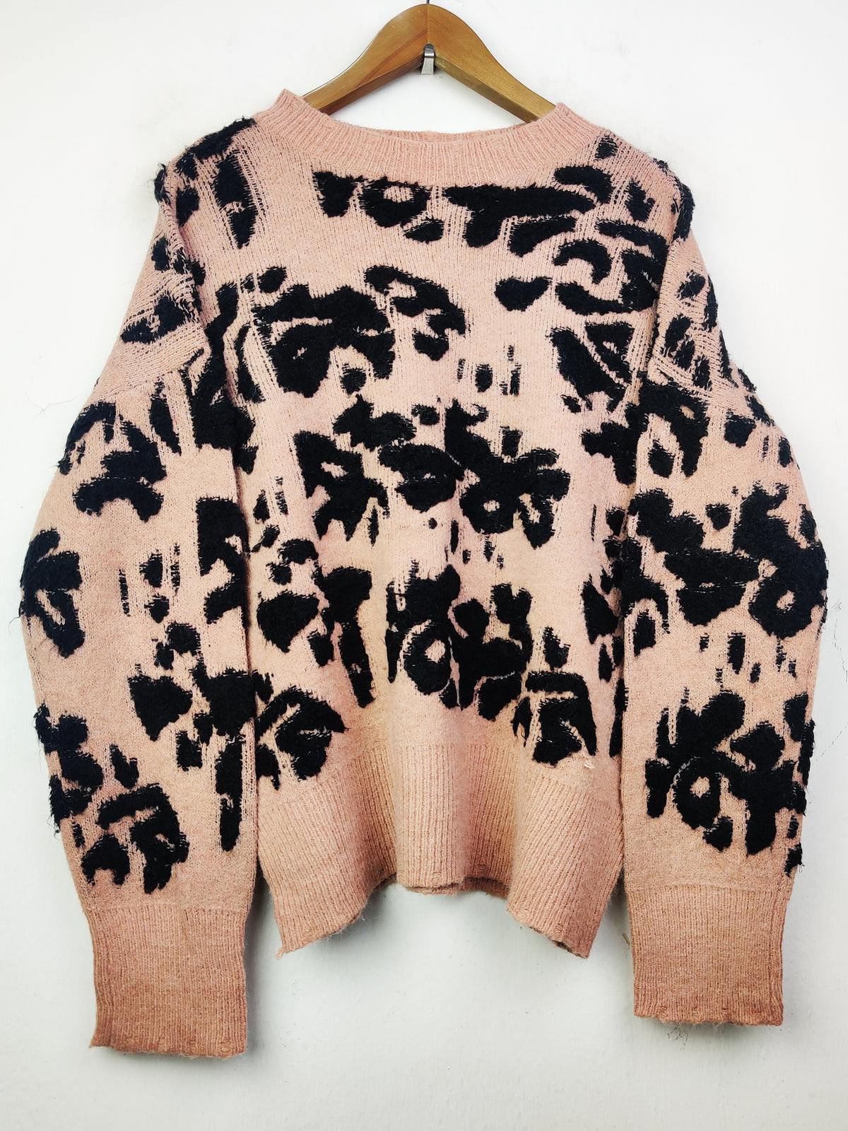 Buy online pre-used pre-loved 100% authentic & Original branded Vila (WT-4508) available in Pakistan. Top international brands avilable.