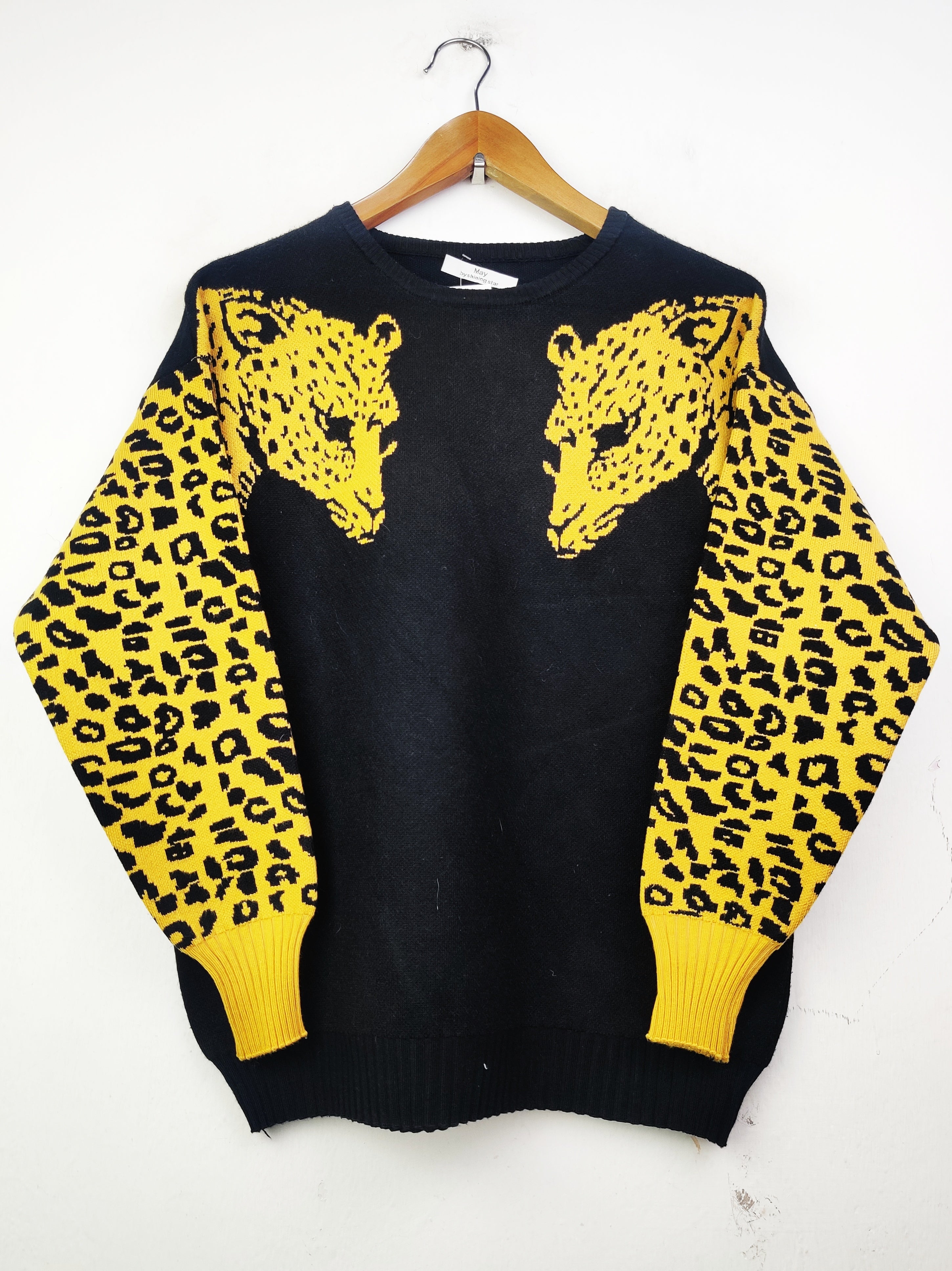 Buy online pre-used pre-loved 100% authentic & Original branded Unknown Brand (WT-4525) available in Pakistan. Top international brands avilable.