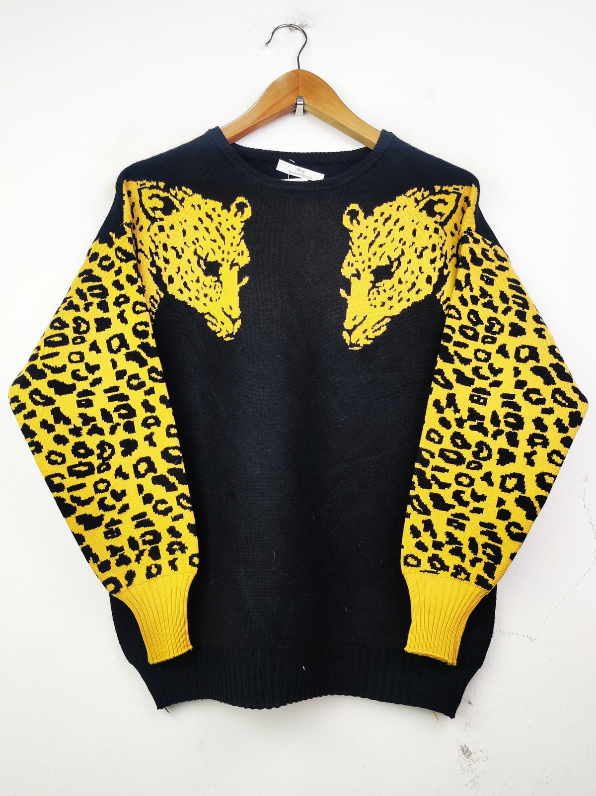 Buy online pre-used pre-loved 100% authentic & Original branded Unknown Brand (WT-4525) available in Pakistan. Top international brands avilable.
