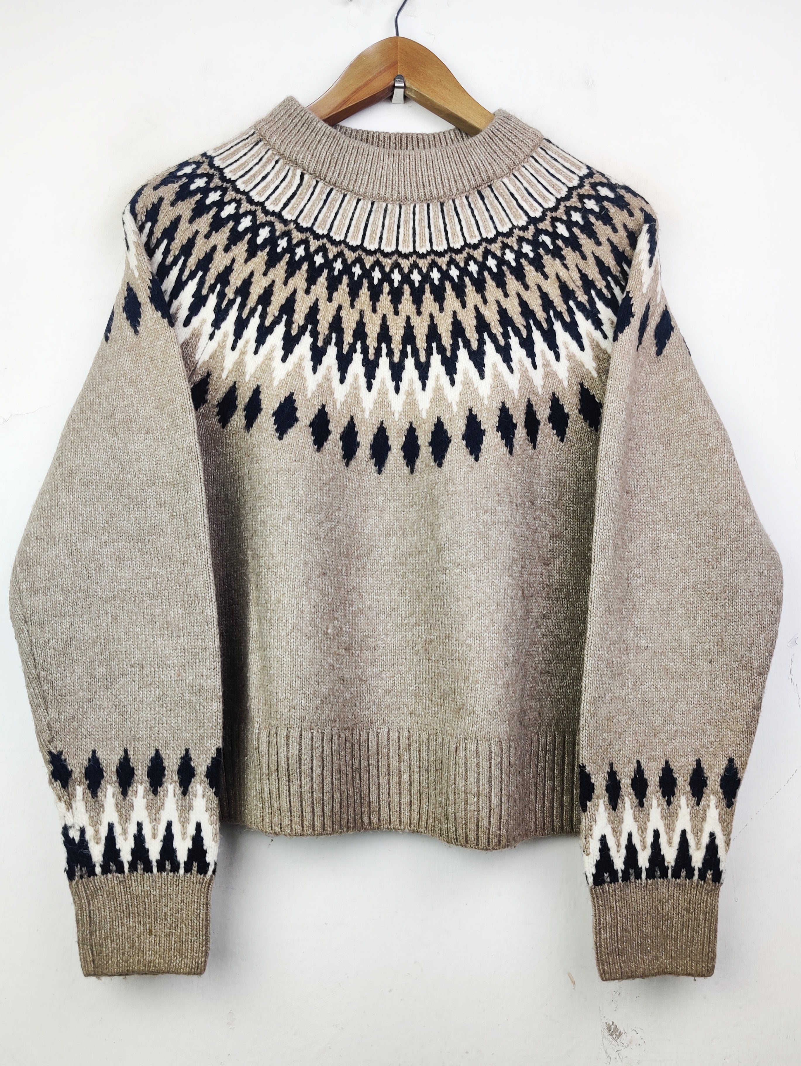 Buy online pre-used pre-loved 100% authentic & Original branded H&M (WT-4547) available in Pakistan. Top international brands avilable.