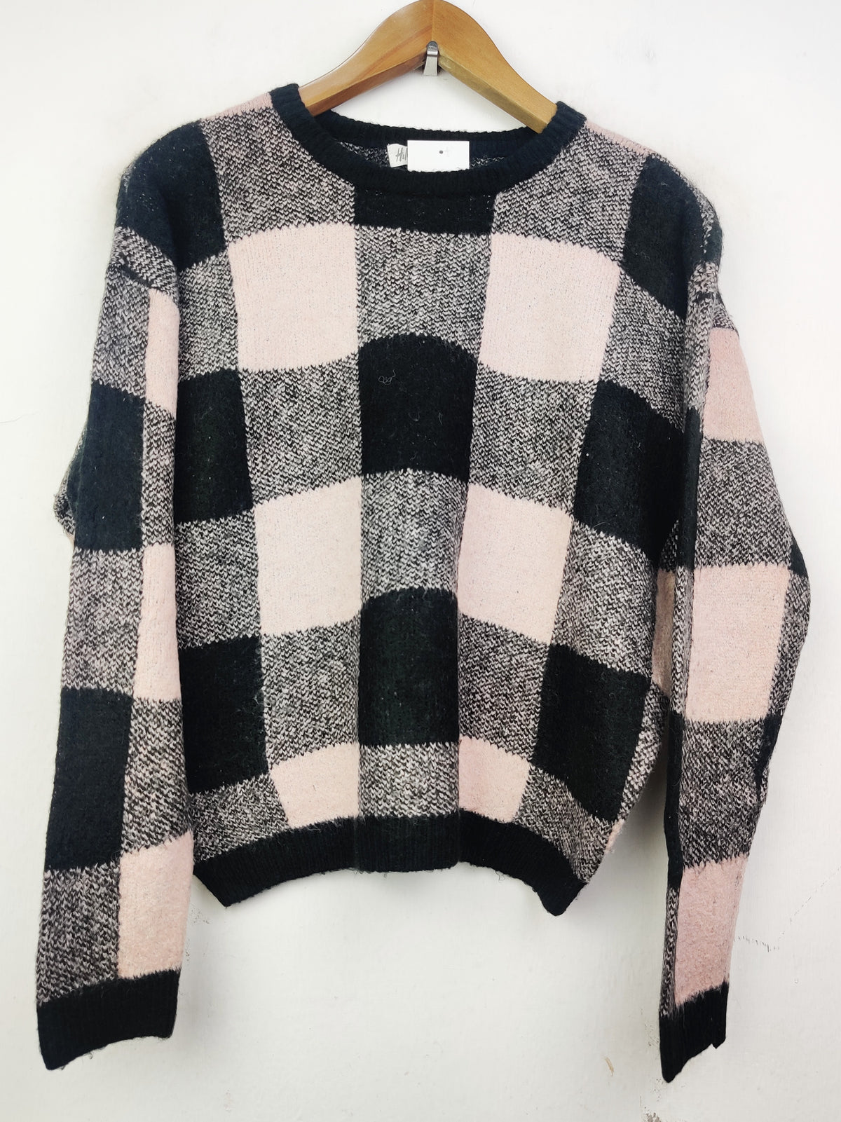 Buy online pre-used pre-loved 100% authentic & Original branded H&M (WT-4553) available in Pakistan. Top international brands avilable.