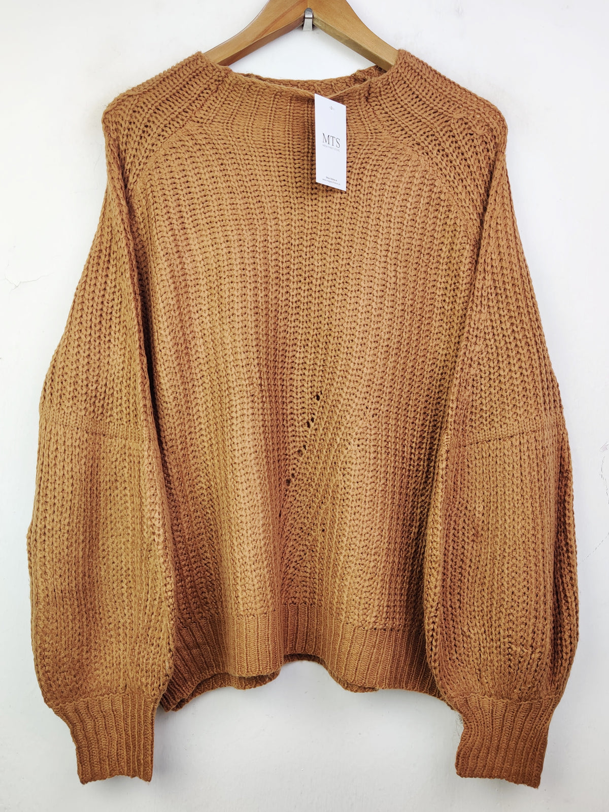 Buy online pre-used pre-loved 100% authentic & Original branded Unknown Brand (WT-4595) available in Pakistan. Top international brands avilable.