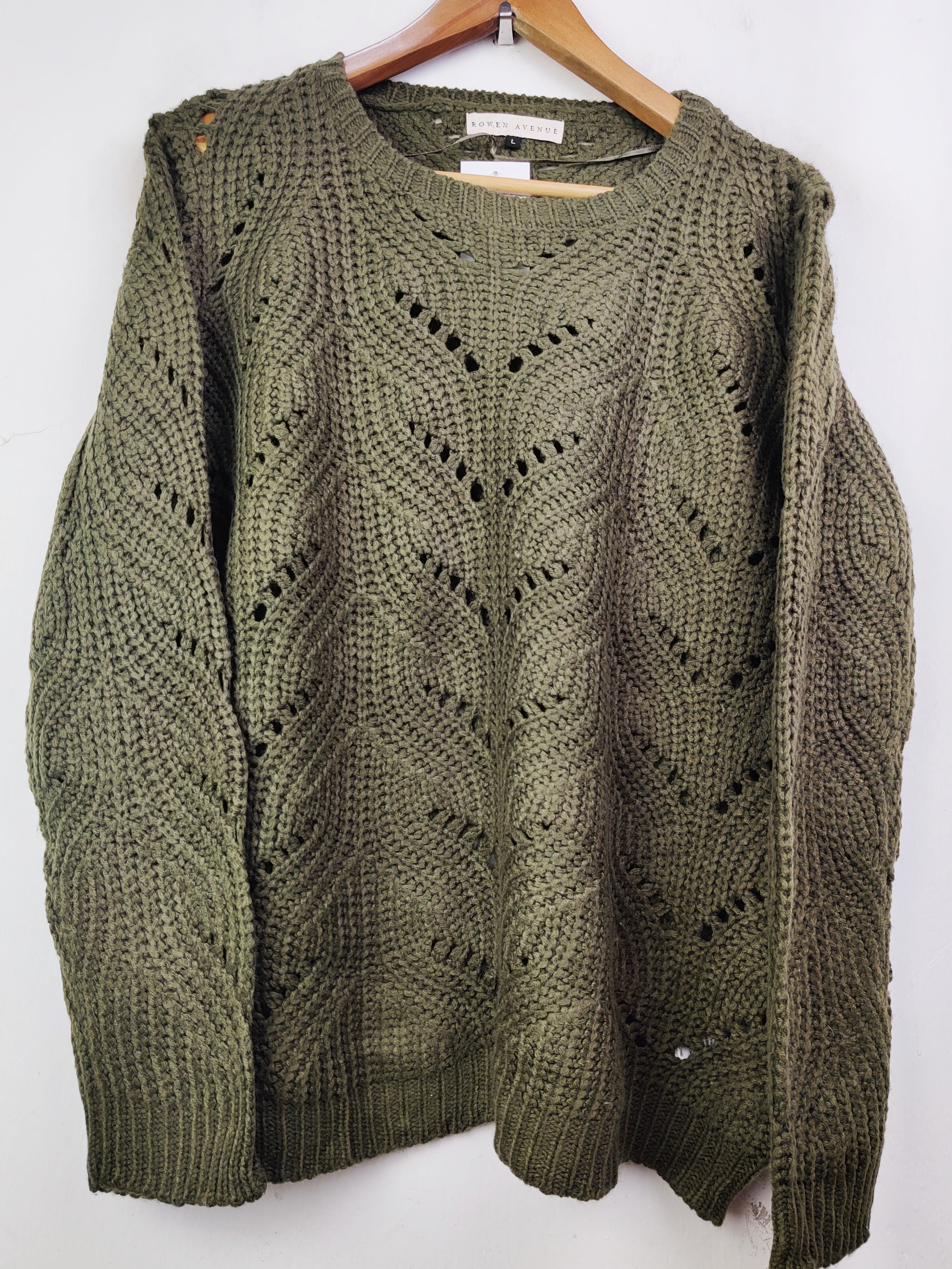 Buy online pre-used pre-loved 100% authentic & Original branded Rowen Avenue (WT-4684) available in Pakistan. Top international brands avilable.
