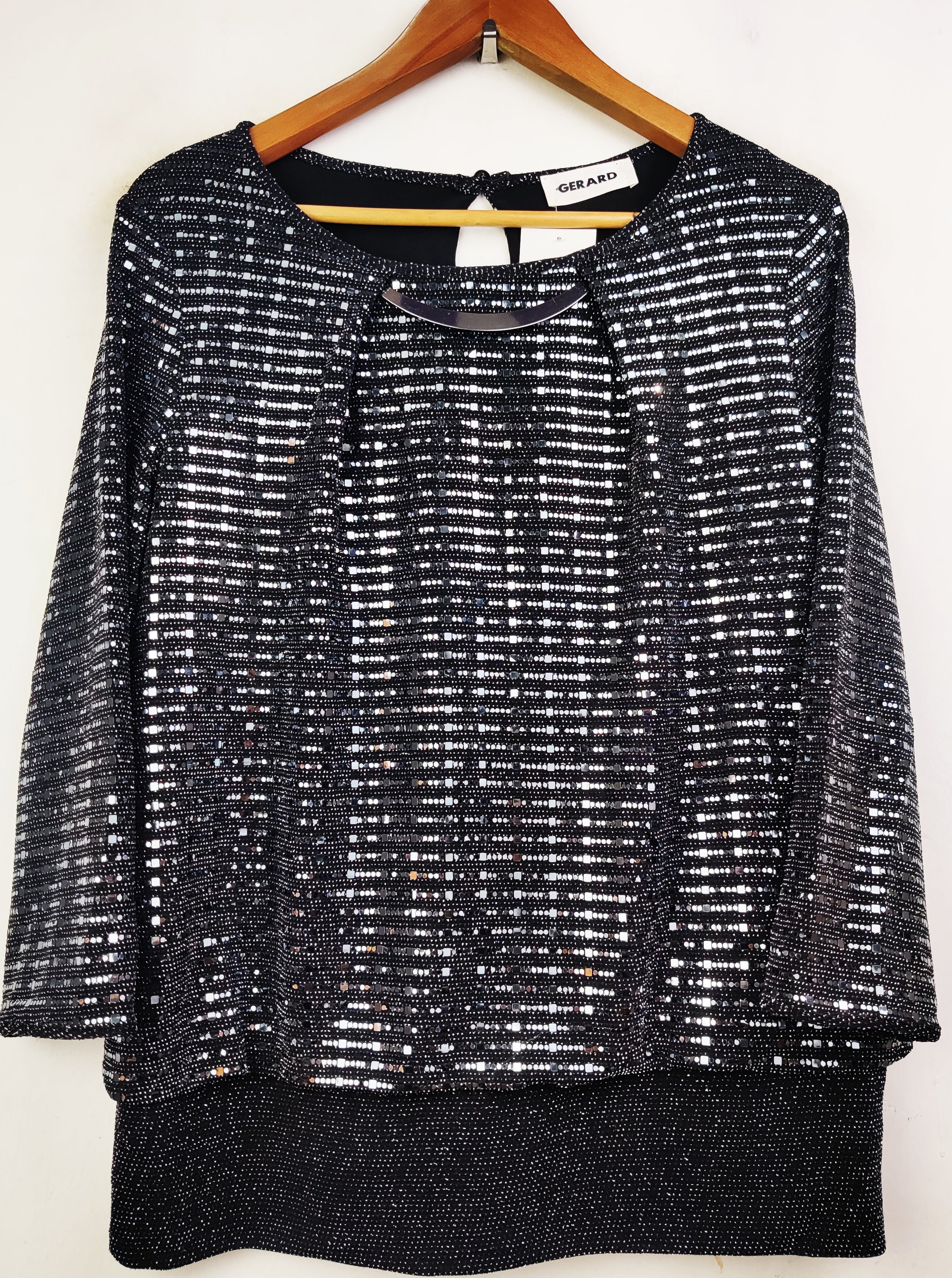 Buy online pre-used pre-loved 100% authentic & Original branded Gerard (WT-4733) available in Pakistan. Top international brands avilable.