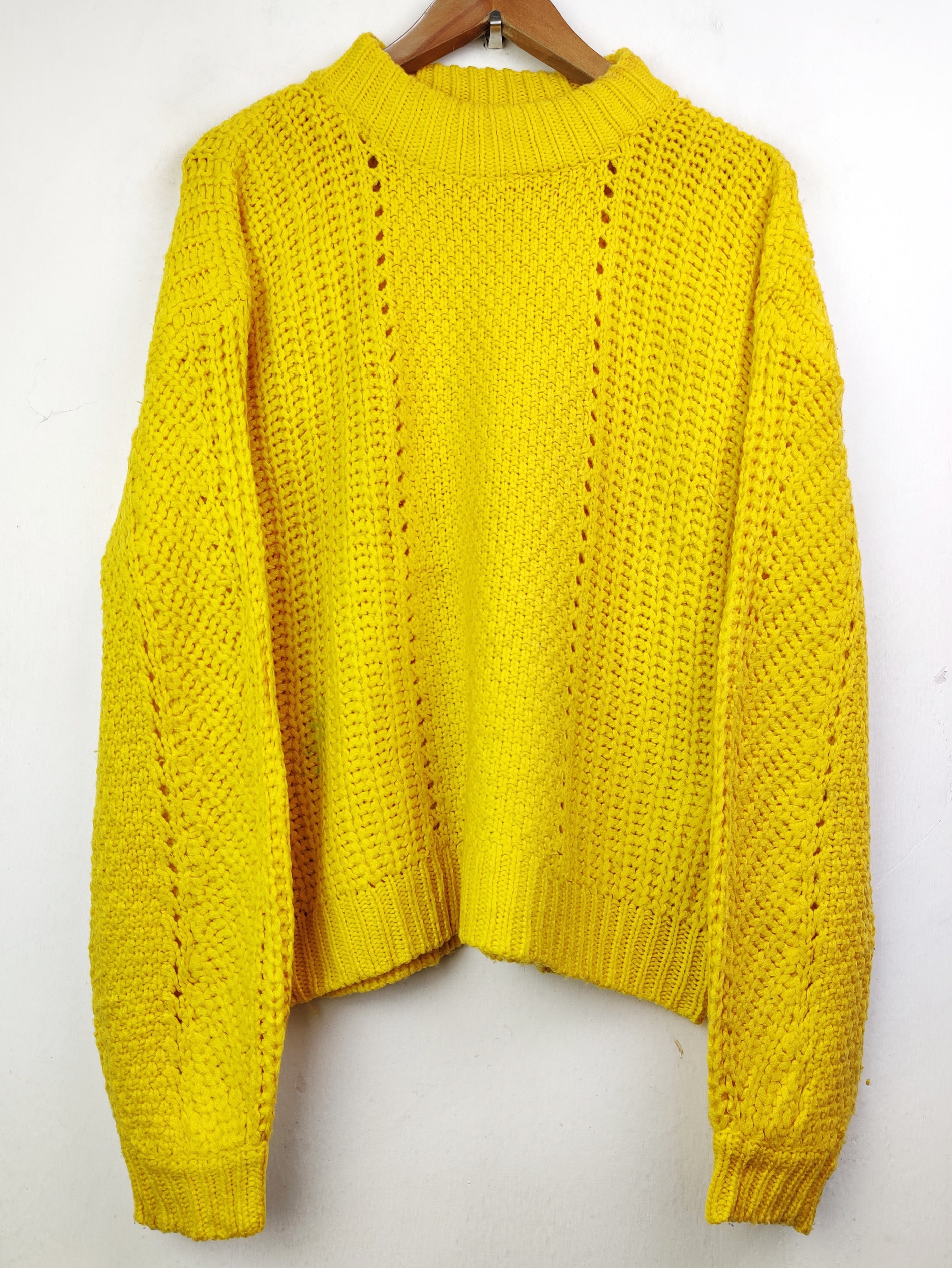 Buy online pre-used pre-loved 100% authentic & Original branded Pieces (WT-4851) available in Pakistan. Top international brands avilable.