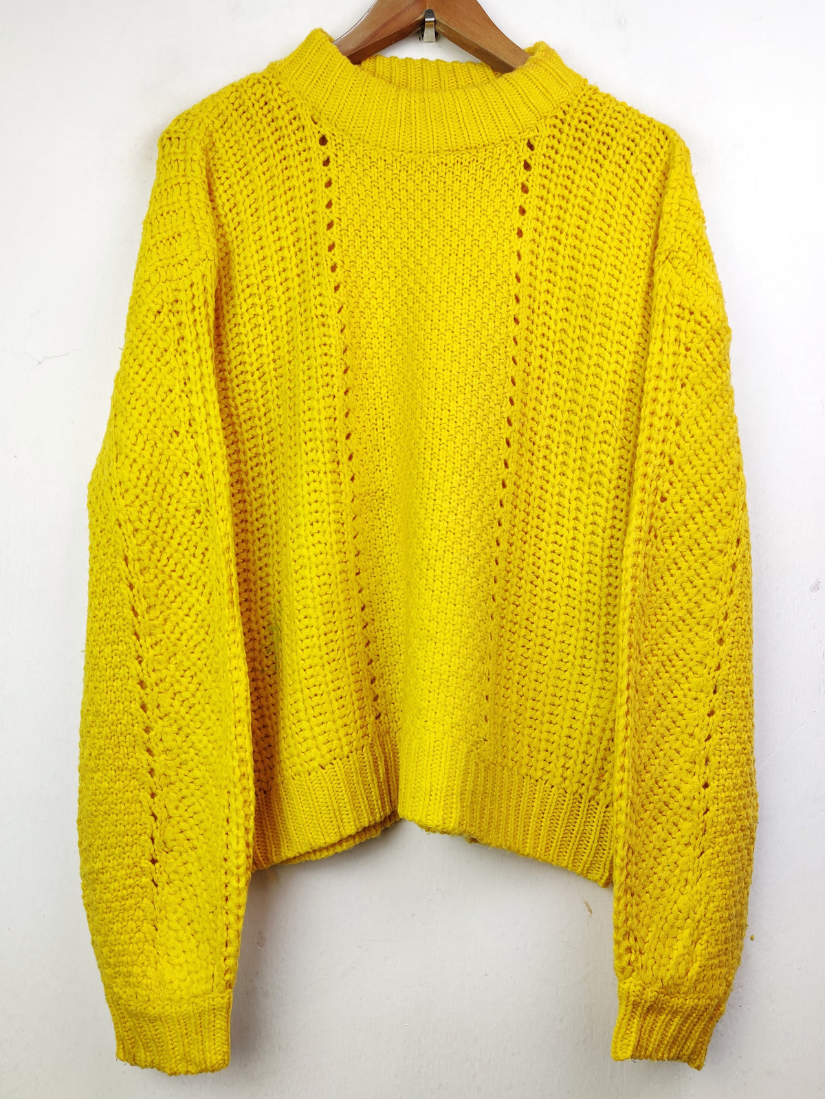 Buy online pre-used pre-loved 100% authentic & Original branded Pieces (WT-4851) available in Pakistan. Top international brands avilable.