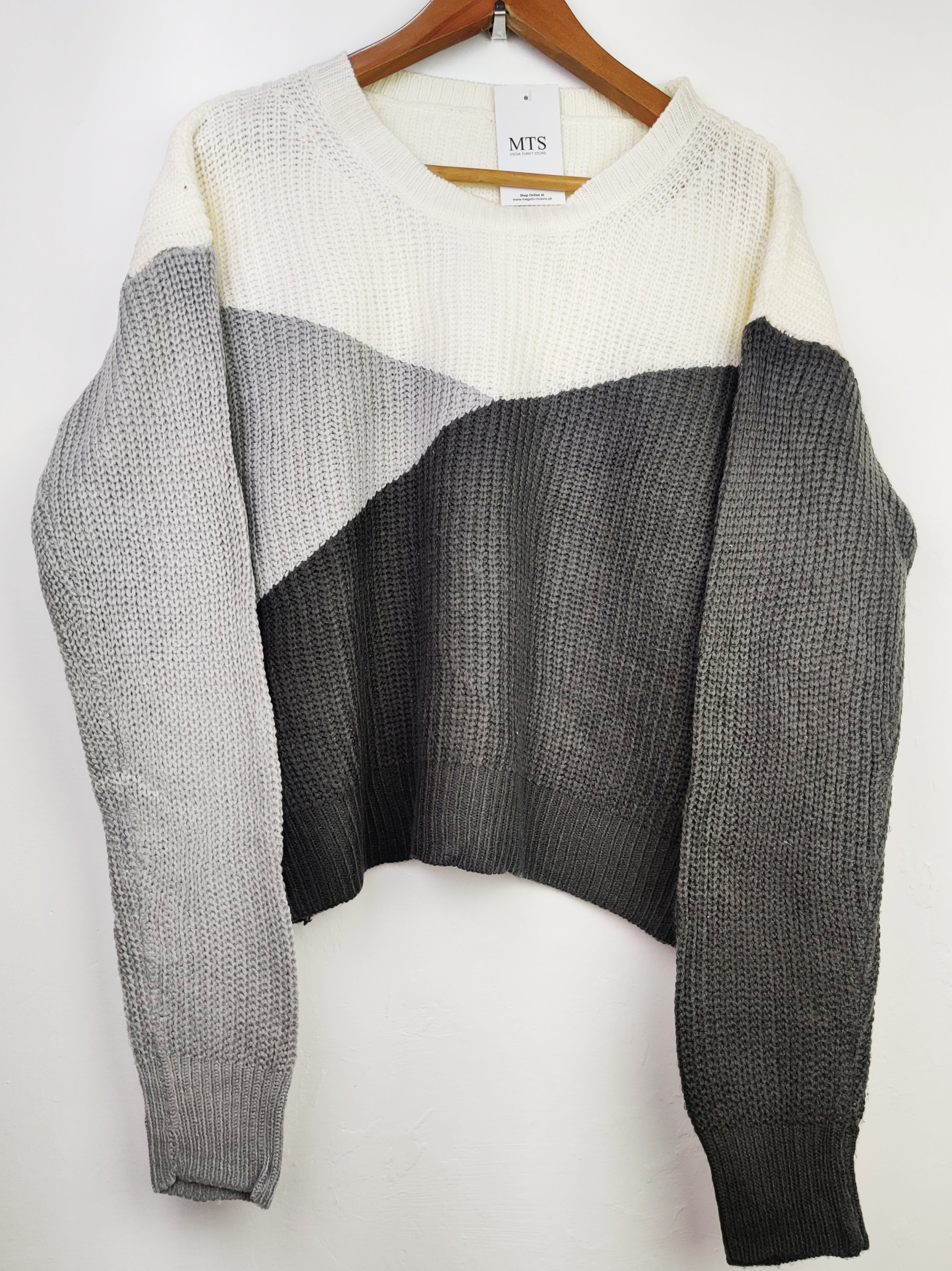 Buy online pre-used pre-loved 100% authentic & Original branded Shein (WT-4923) available in Pakistan. Top international brands avilable.