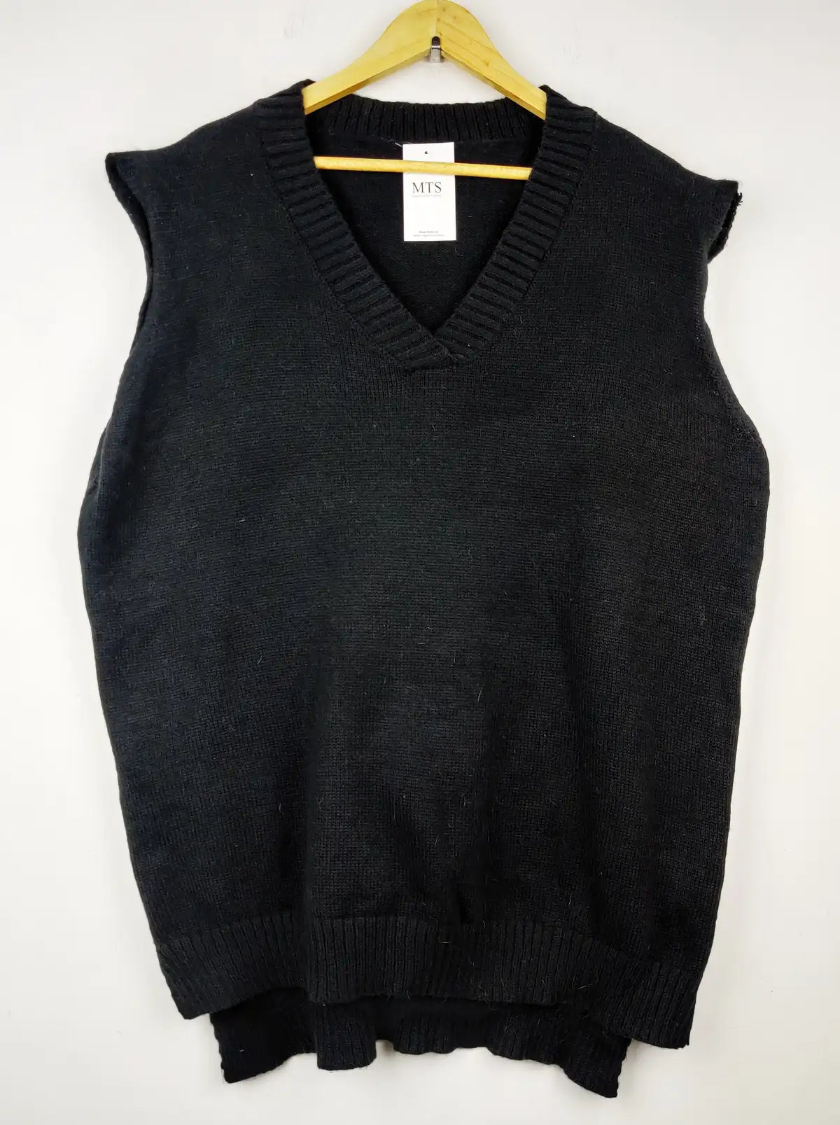 Buy online pre-used pre-loved 100% authentic & Original branded Unknown Brand (WT-5131) available in Pakistan. Top international brands avilable.