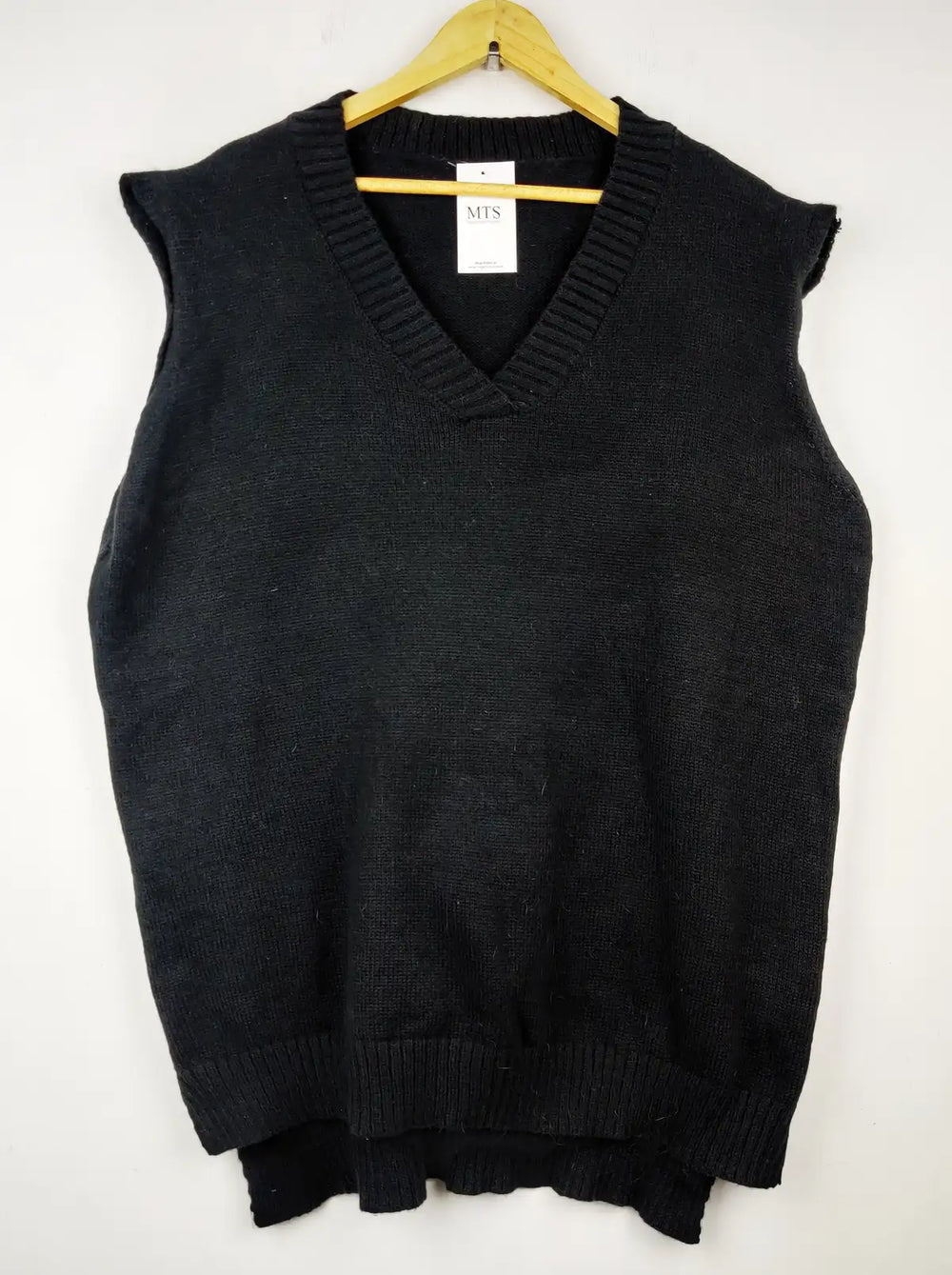 Buy online pre-used pre-loved 100% authentic & Original branded Unknown Brand (WT-5131) available in Pakistan. Top international brands avilable.