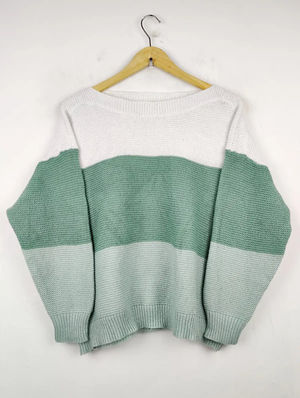 Buy online pre-used pre-loved 100% authentic & Original branded Unknown Brand (WT-5200) available in Pakistan. Top international brands avilable.